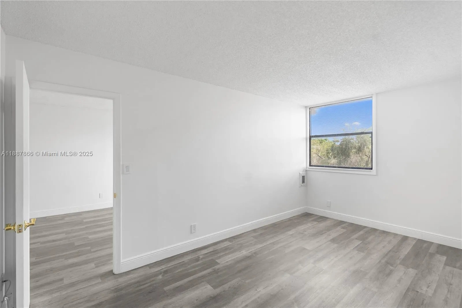 2701 Riverside Dr, #413-B