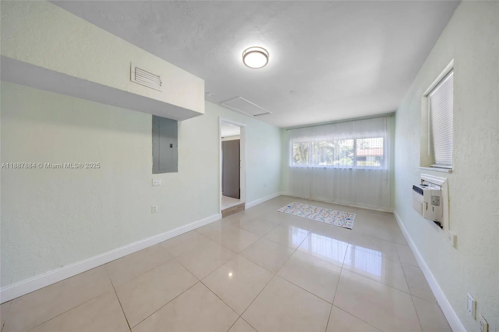 1320 NE 27th Ave