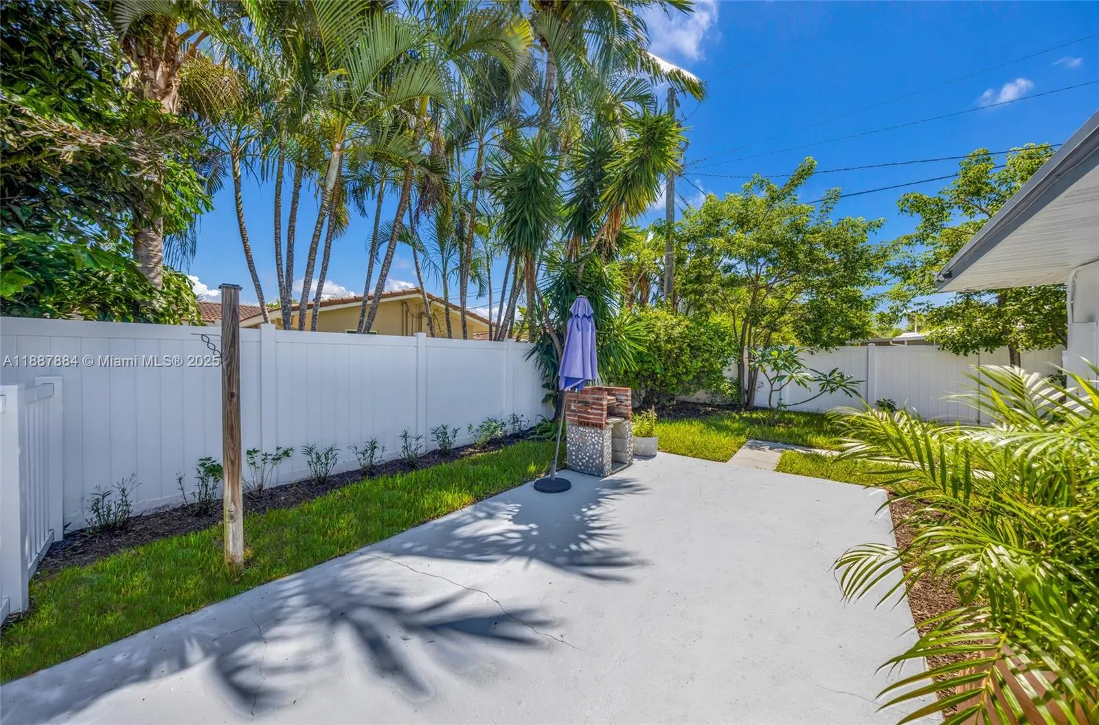 1320 NE 27th Ave