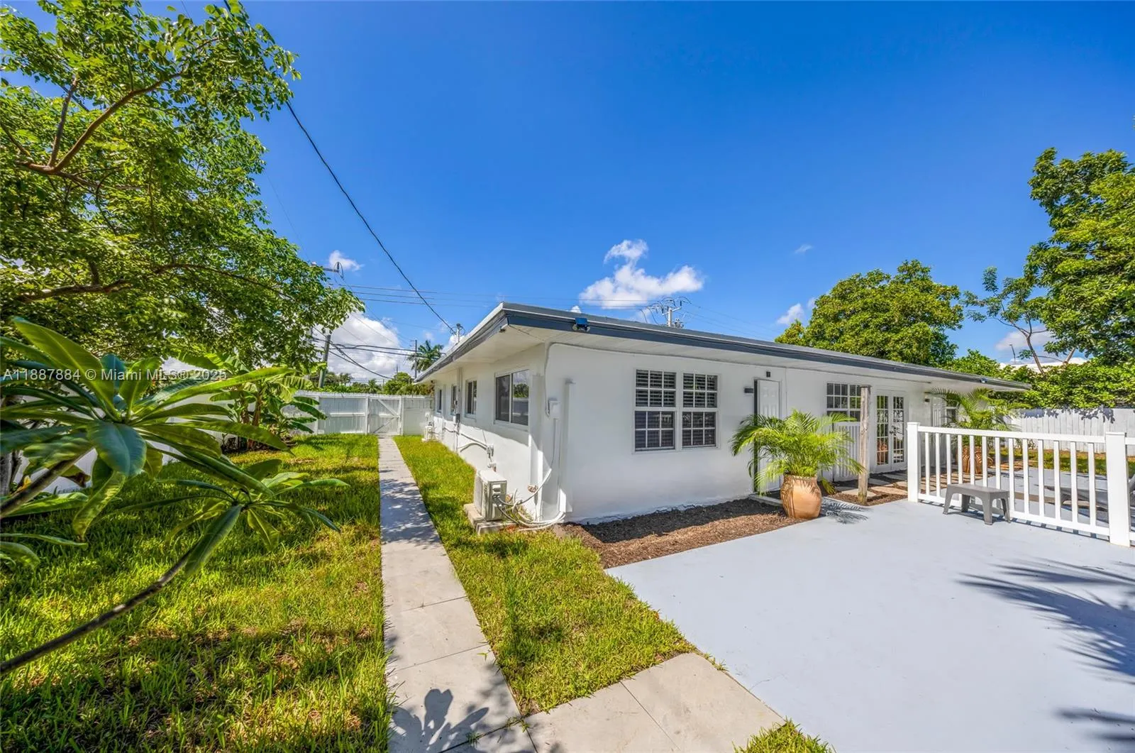 1320 NE 27th Ave
