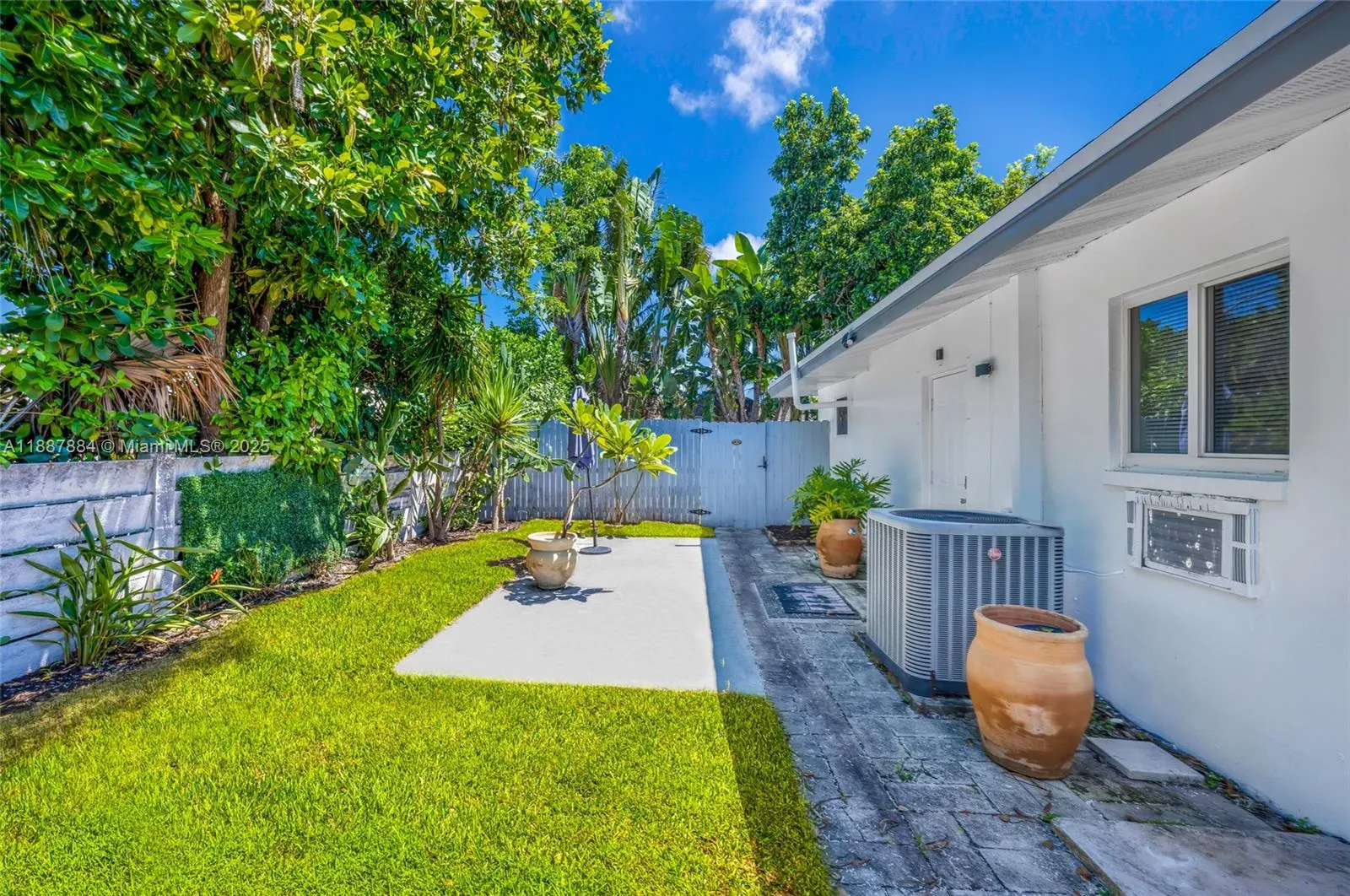 1320 NE 27th Ave