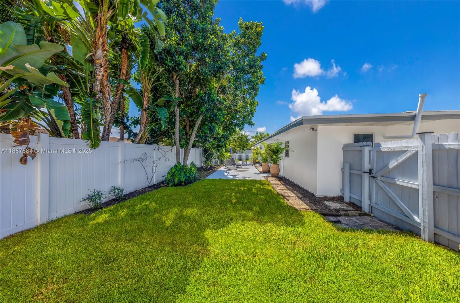 1320 NE 27th Ave
