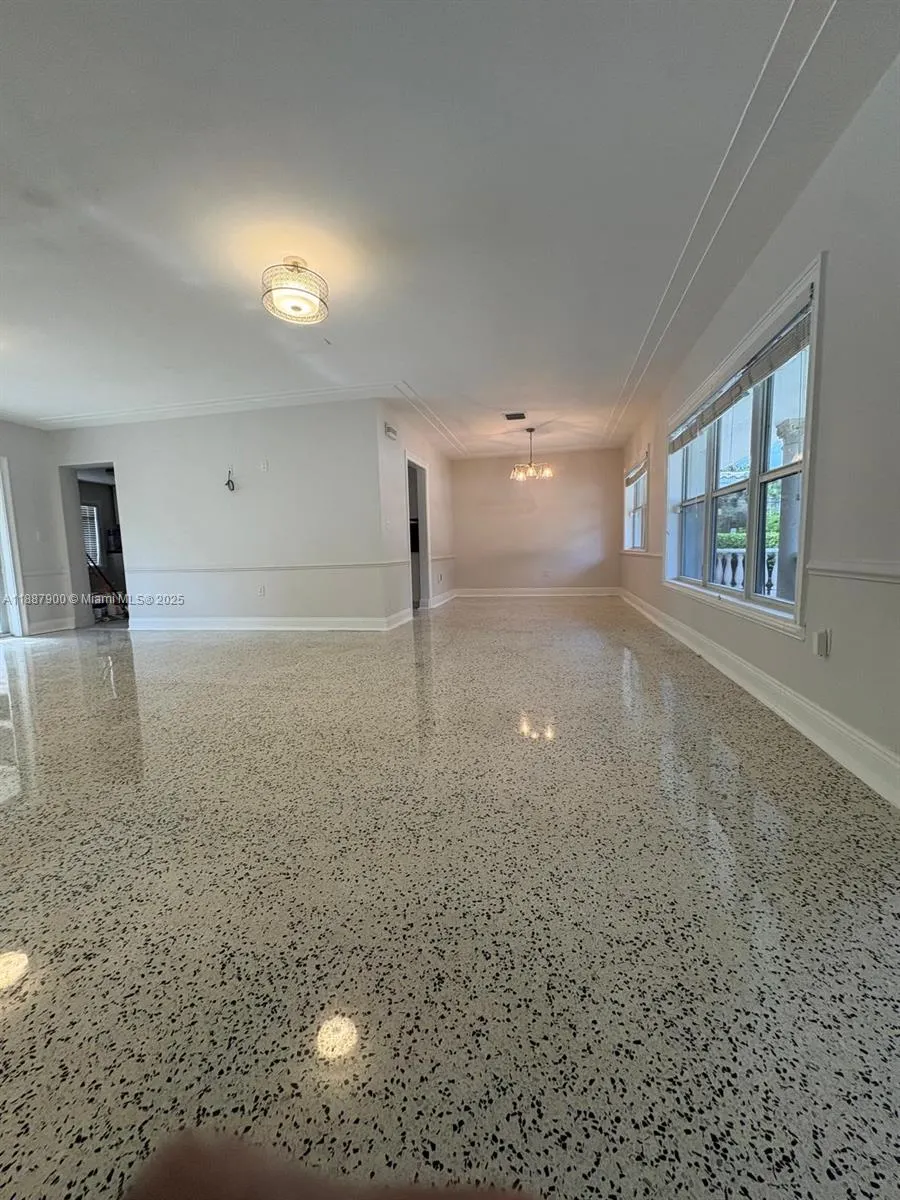 4800 University Dr, #0