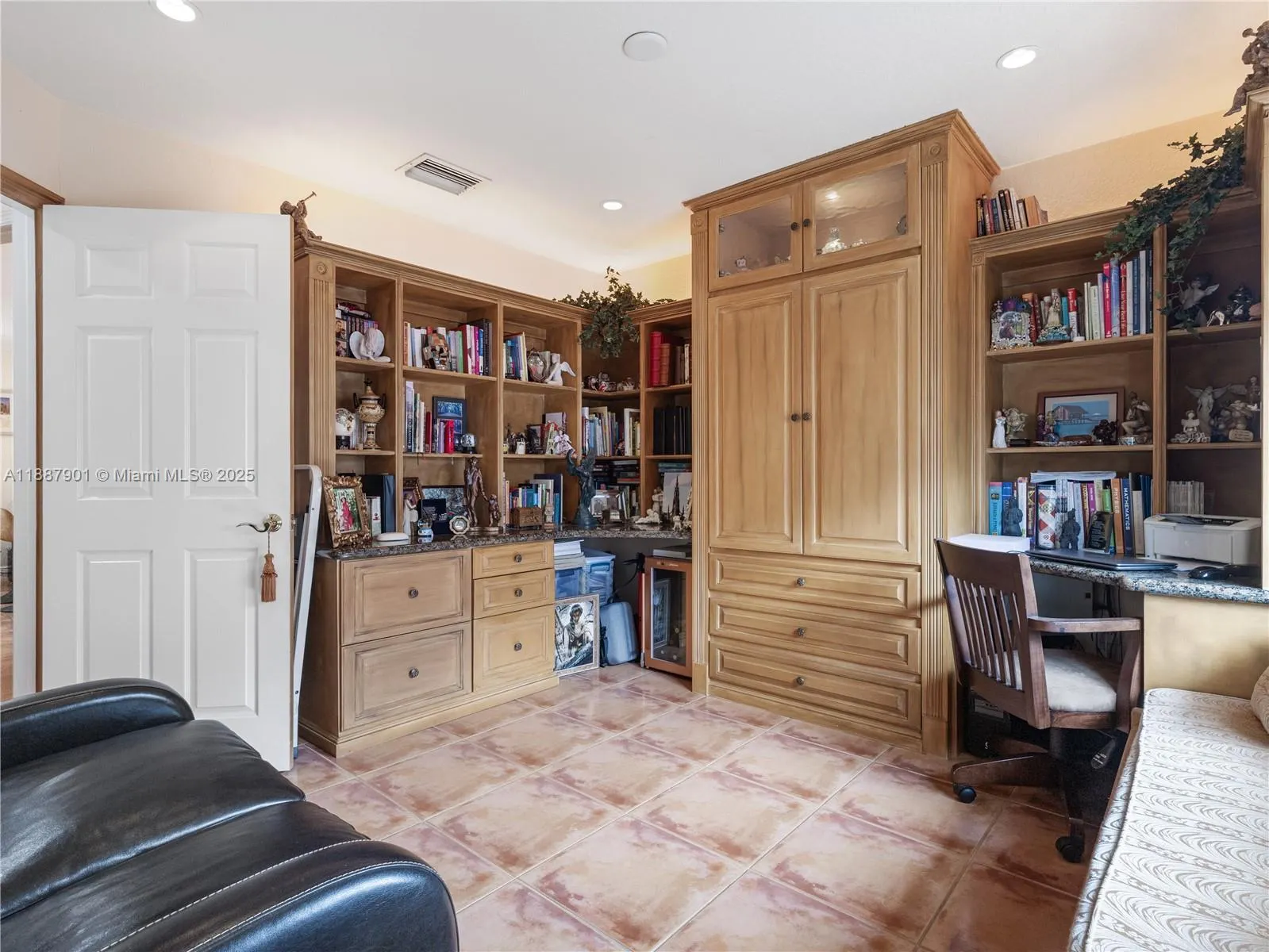 4370 SW 82nd Ave
