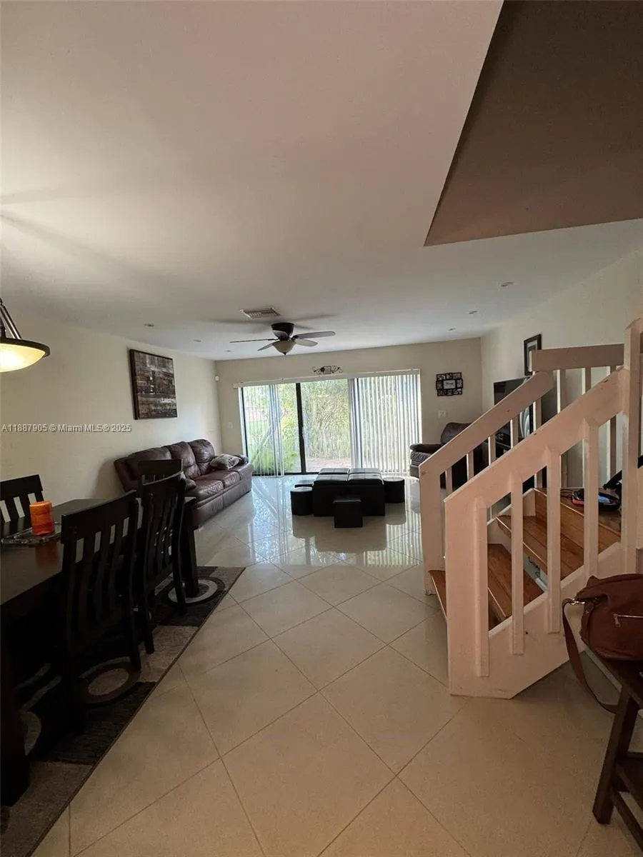 9204 NW 49th Pl
