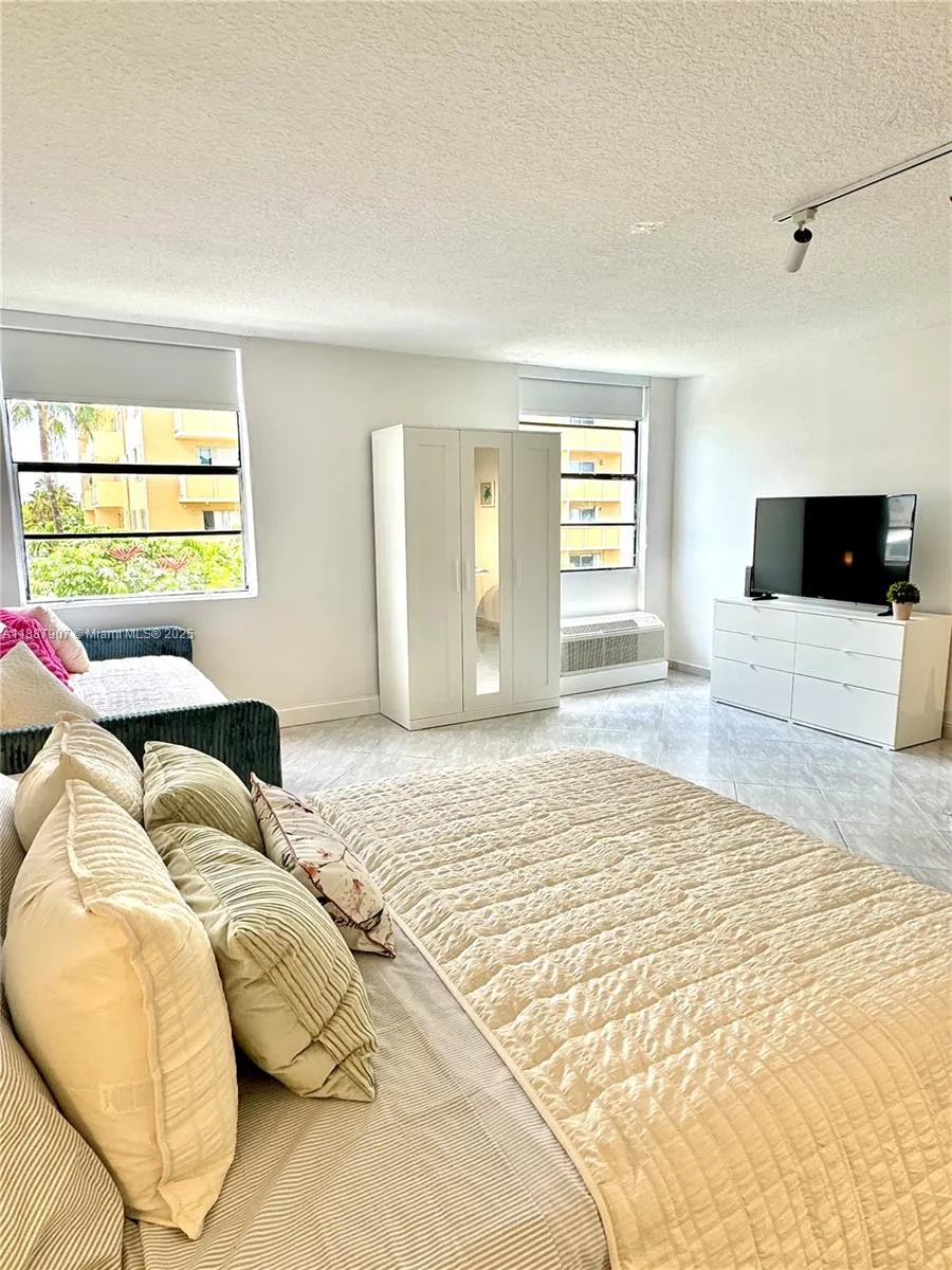 710 Washington Ave, #407