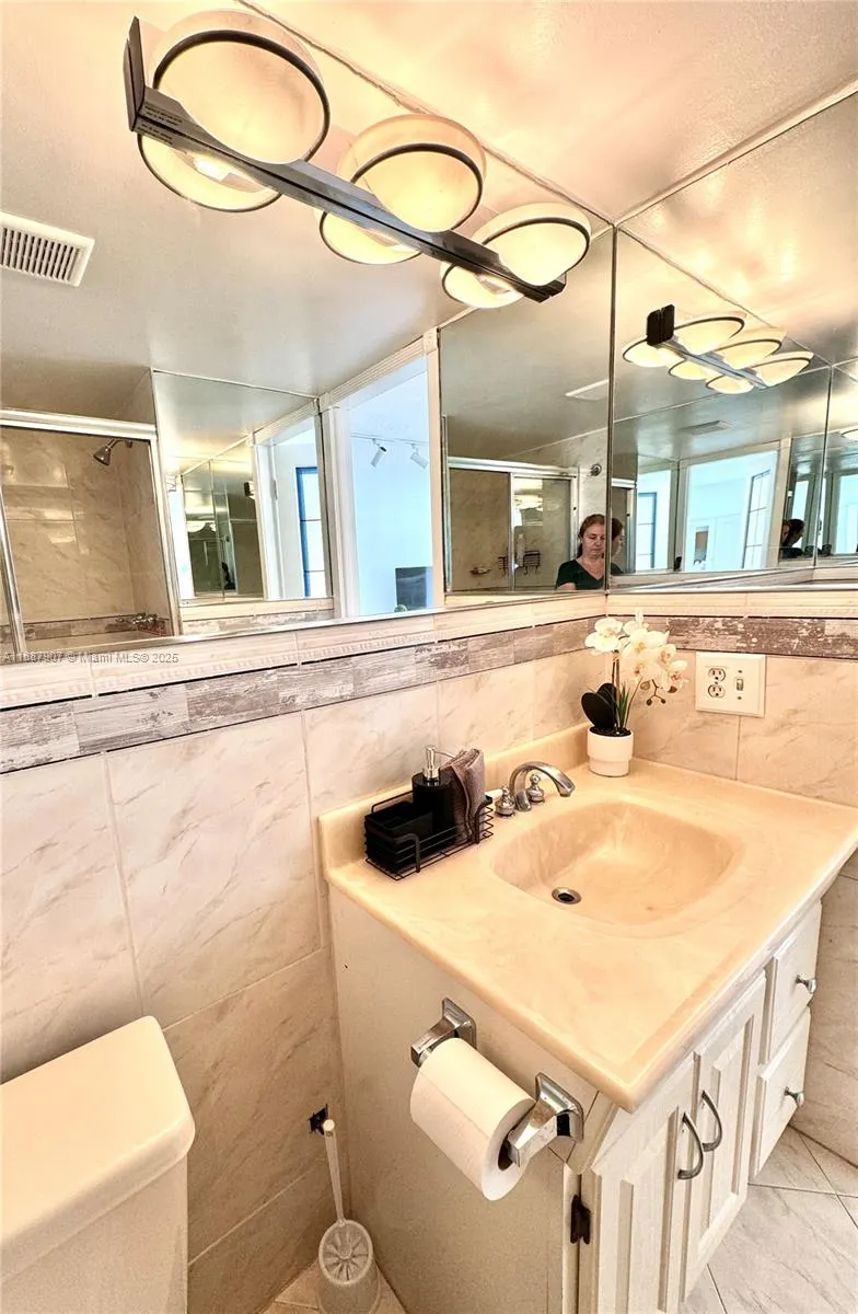 710 Washington Ave, #407