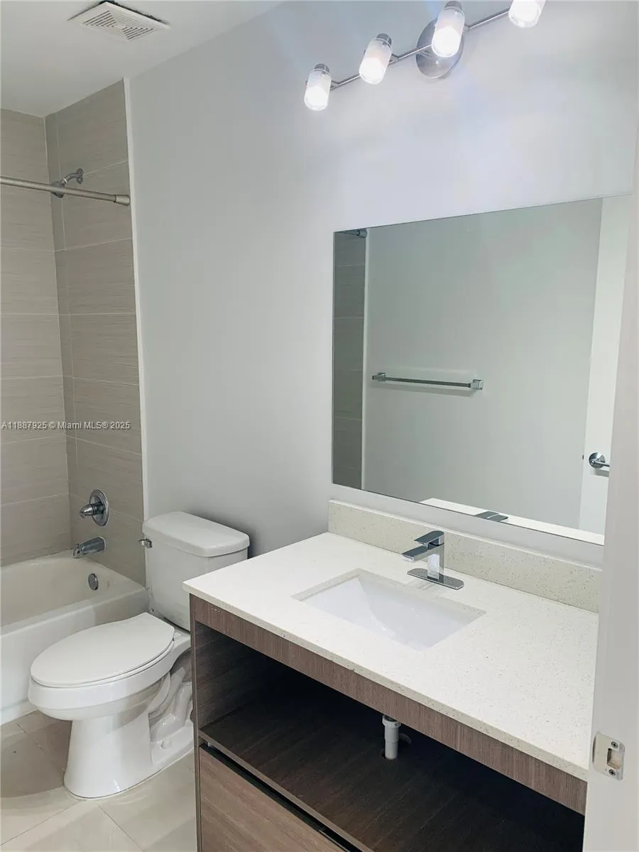 39 NW 7th Ave, #401