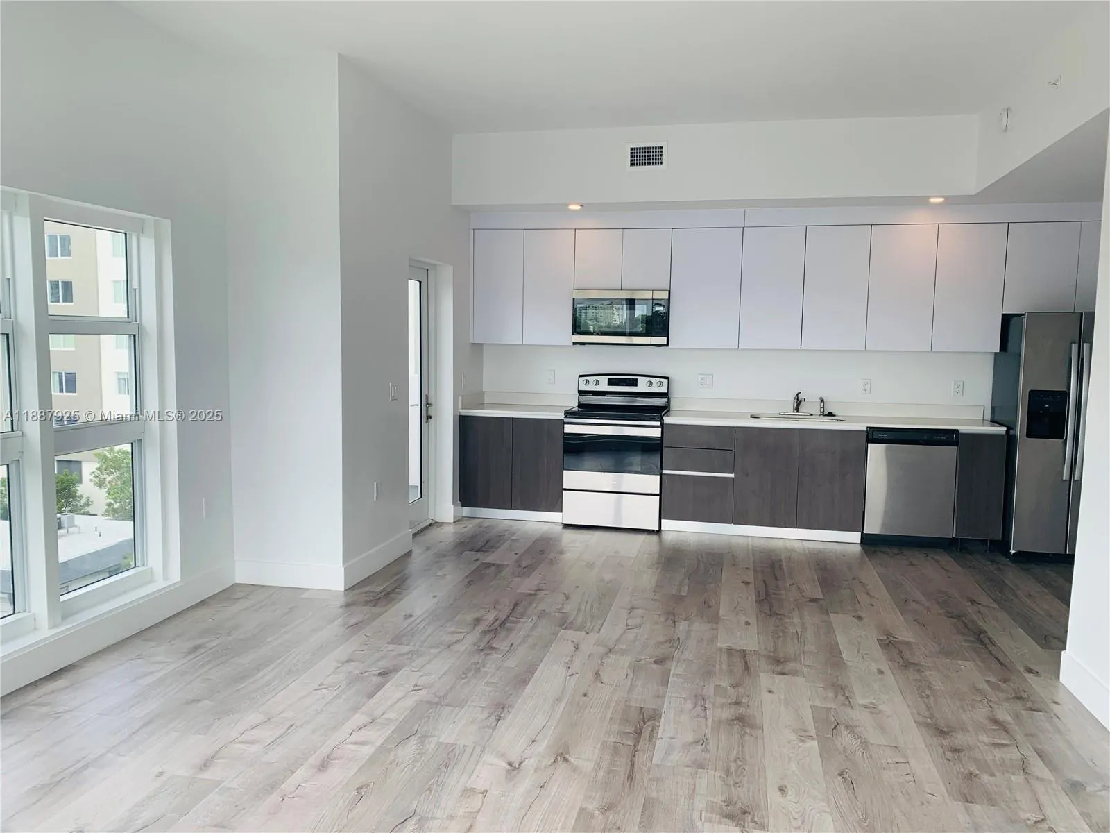 39 NW 7th Ave, #401