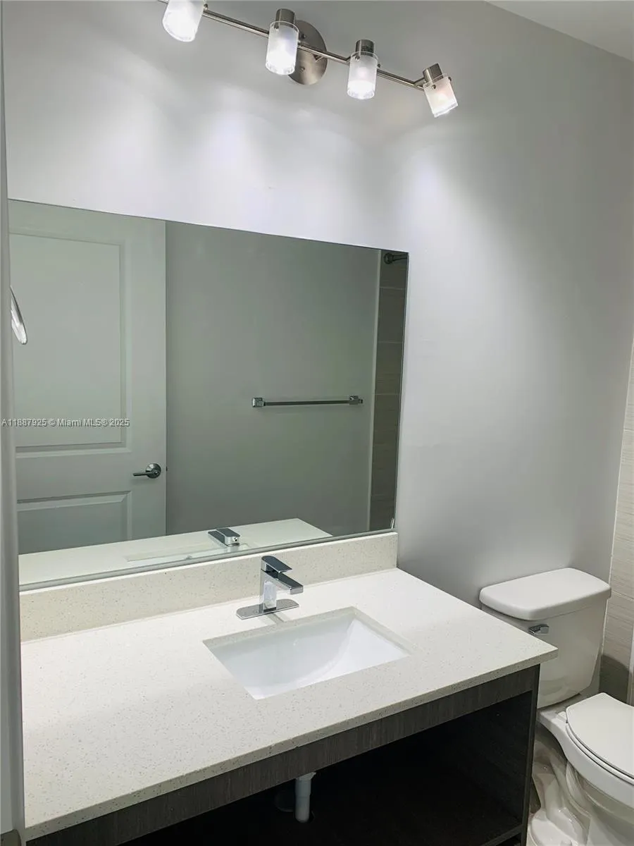 39 NW 7th Ave, #401