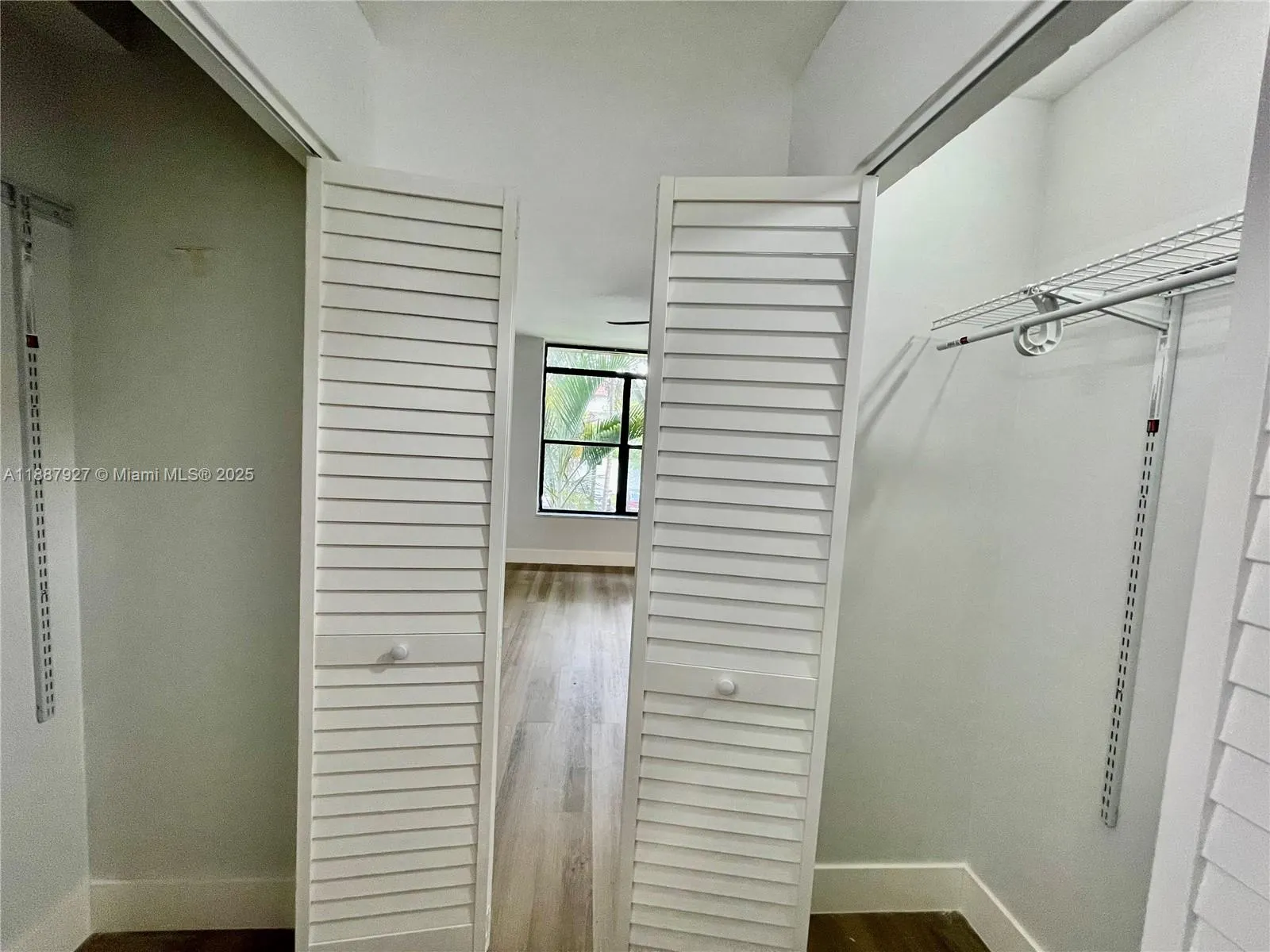 3680 Inverrary Dr, #2B