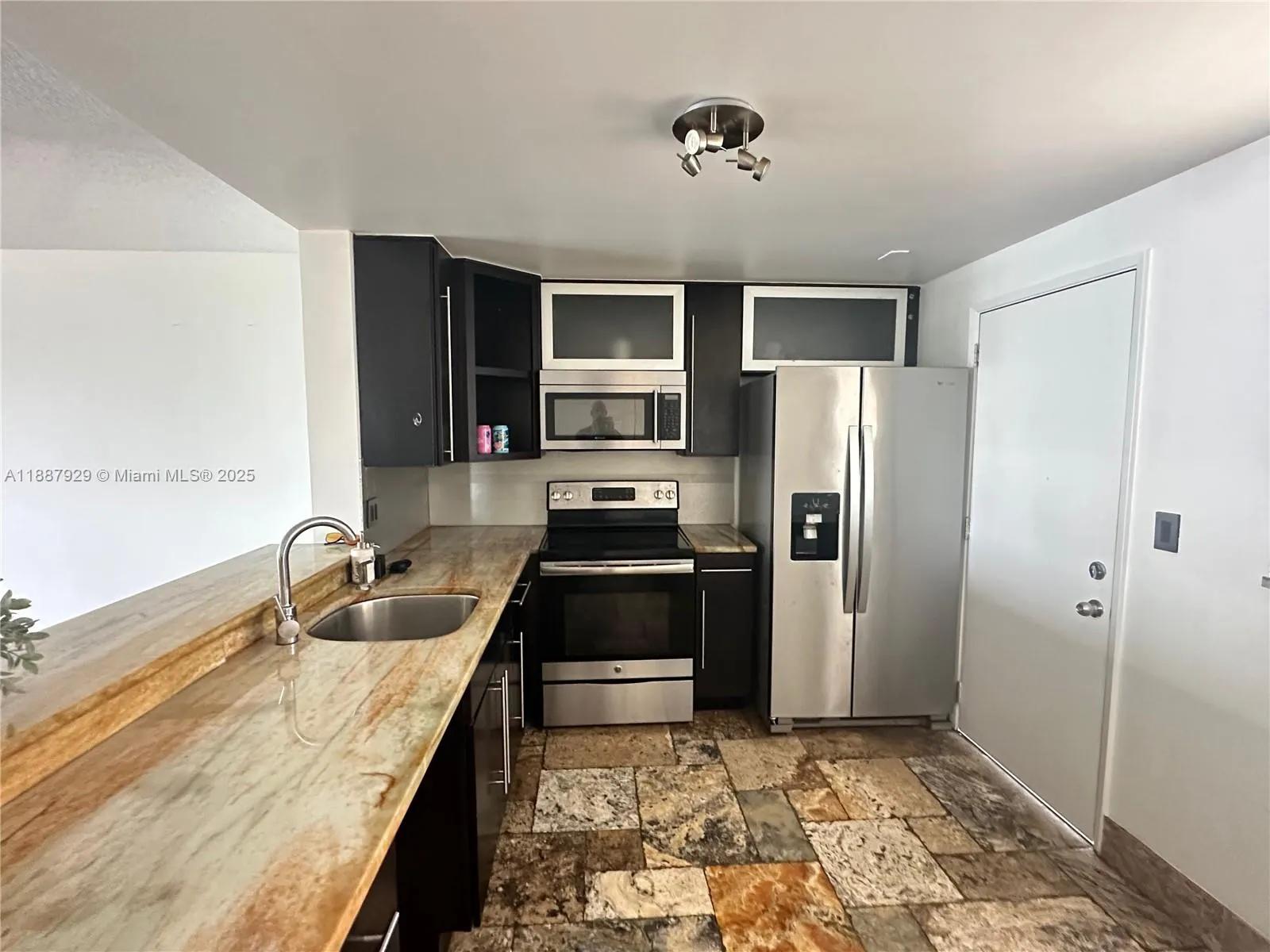 900 NE 12th Ave, #501