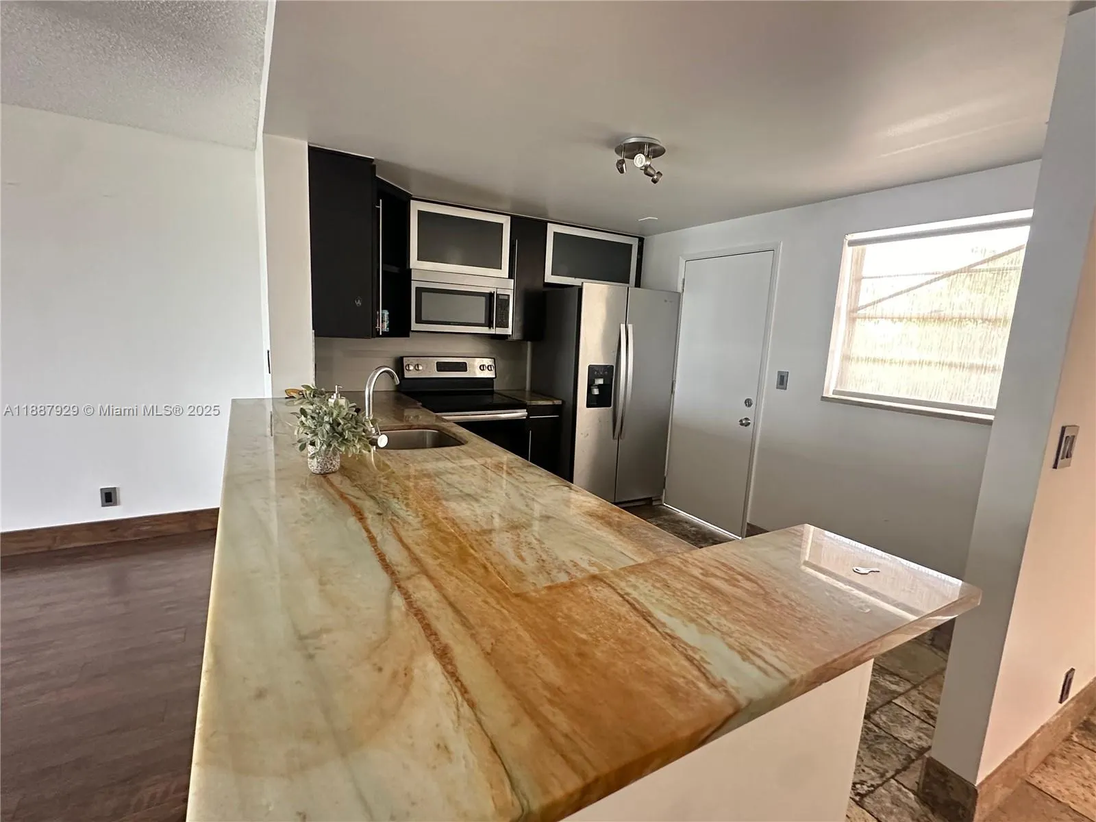 900 NE 12th Ave, #501
