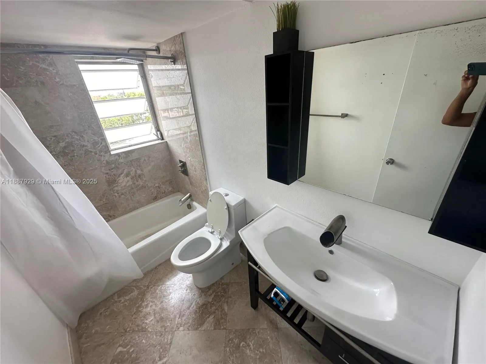900 NE 12th Ave, #501