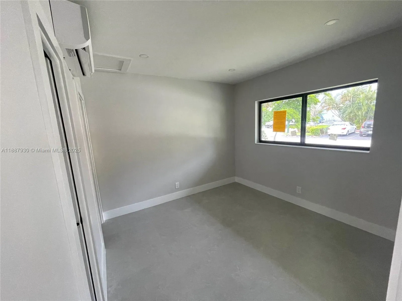 1050 NE 9th Ave, #2