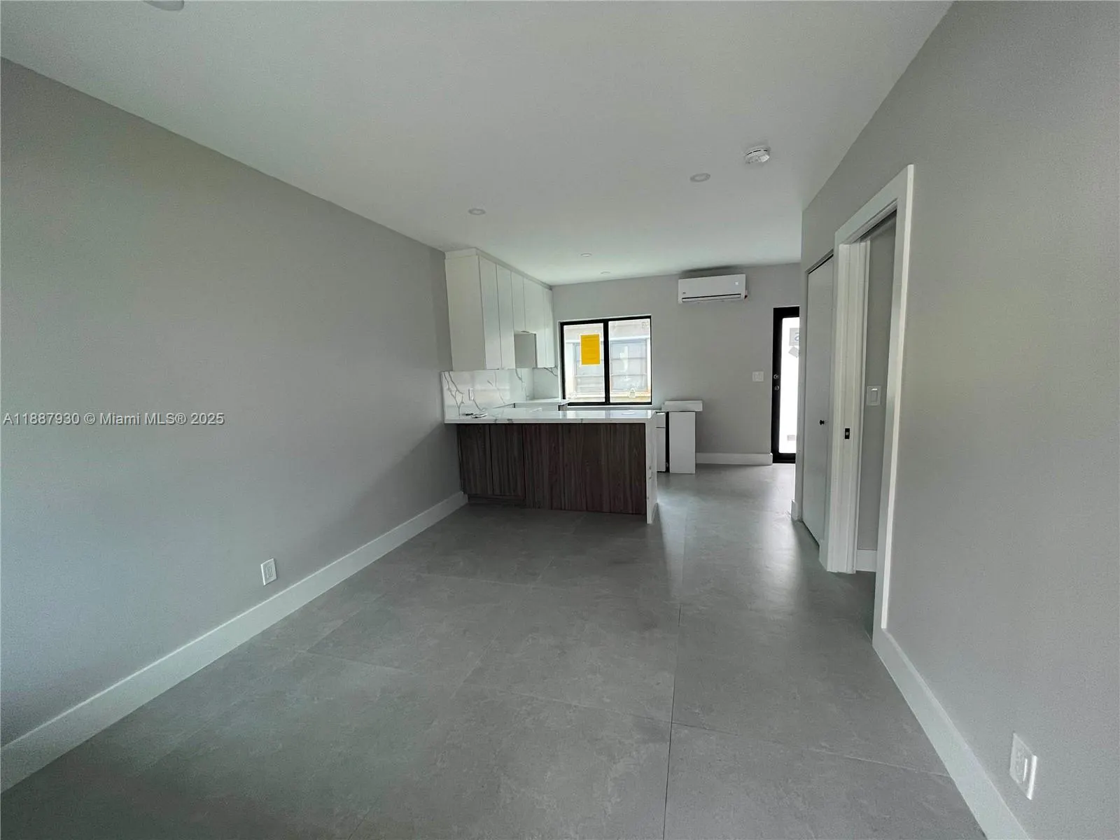 1050 NE 9th Ave, #2