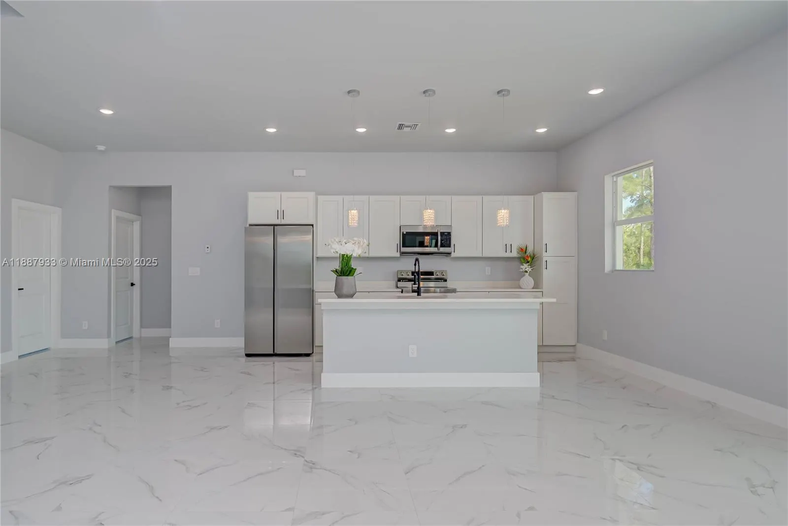 203 E 7th
