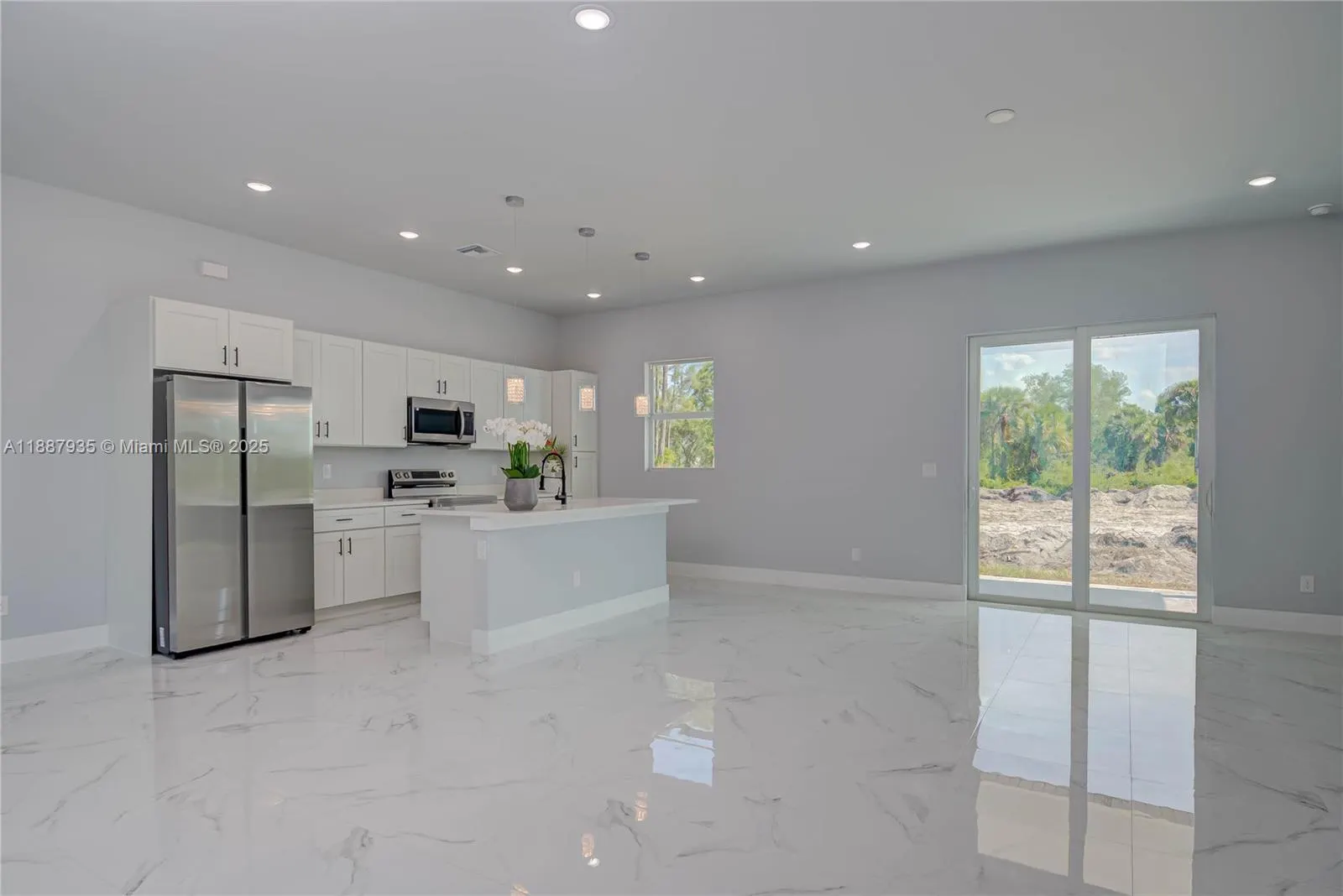 1202 E 9th
