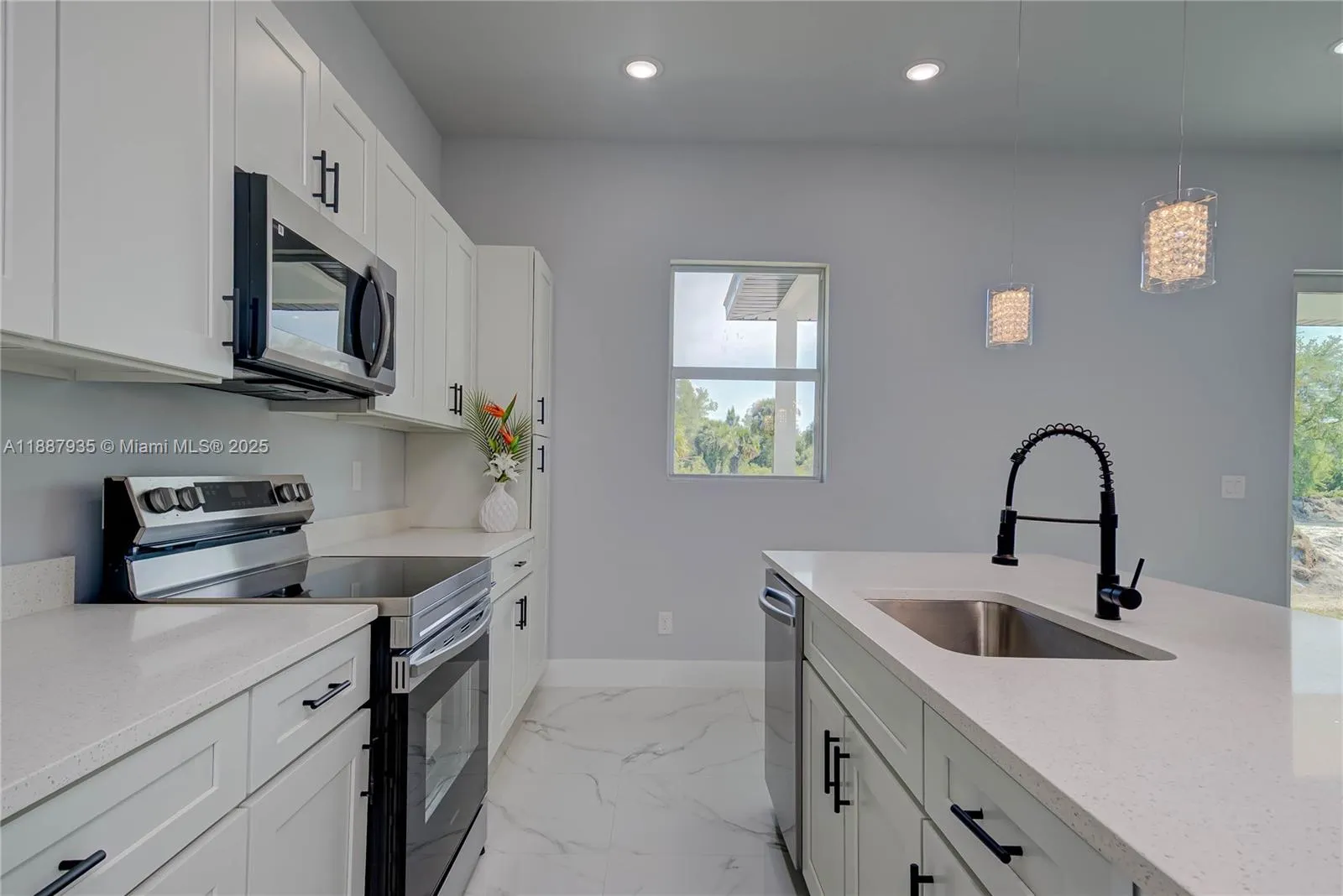 1202 E 9th