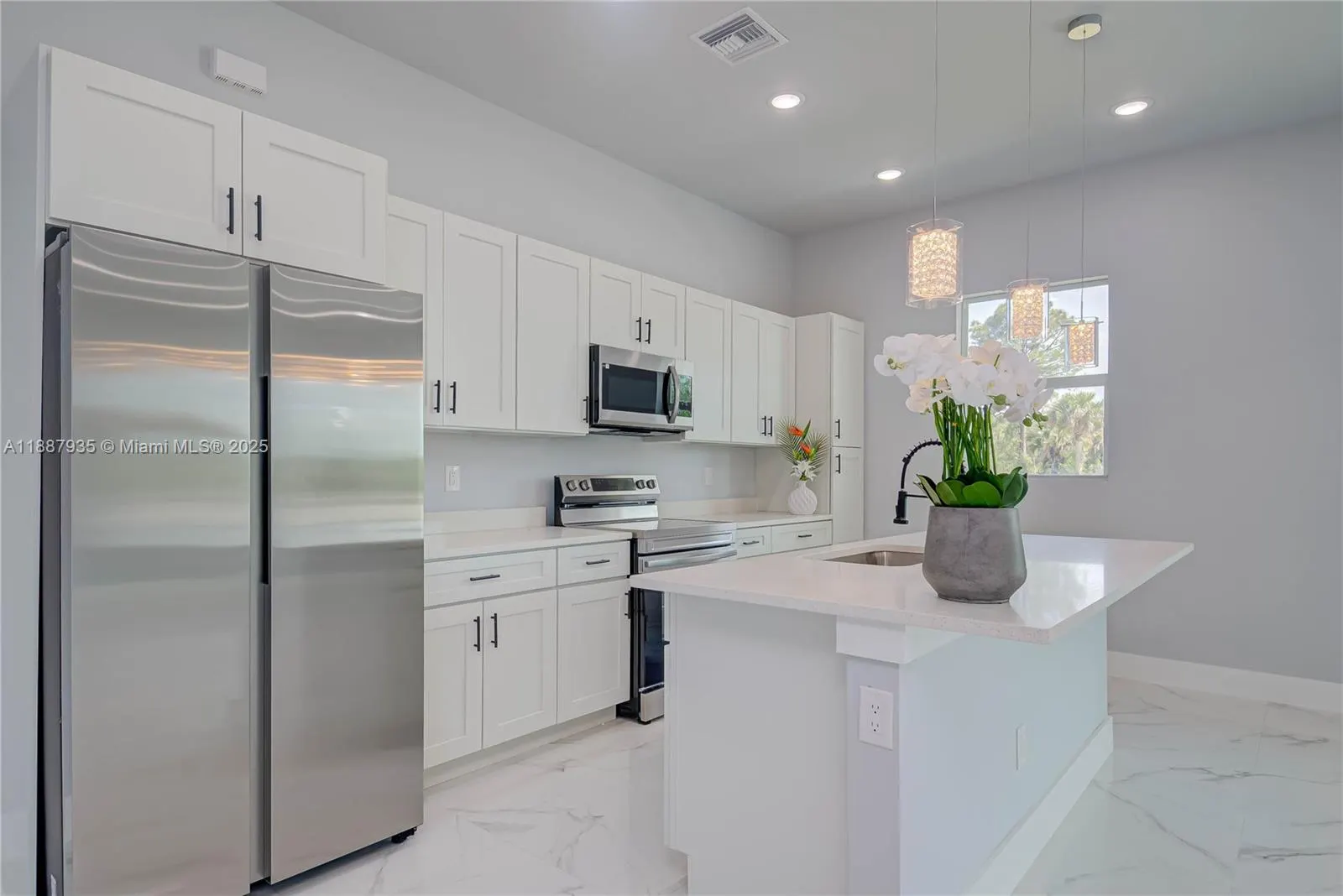 1202 E 9th