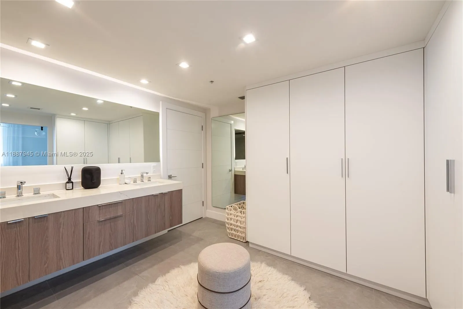3801 Collins Ave, #1502