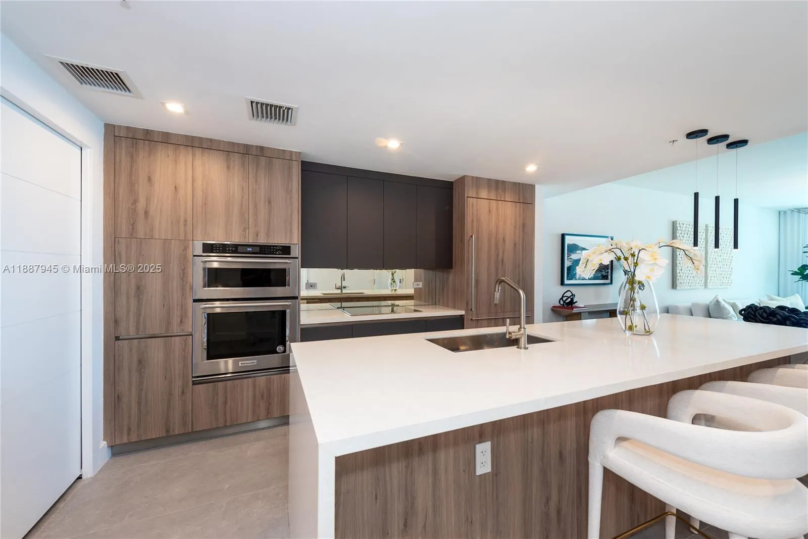 3801 Collins Ave, #1502