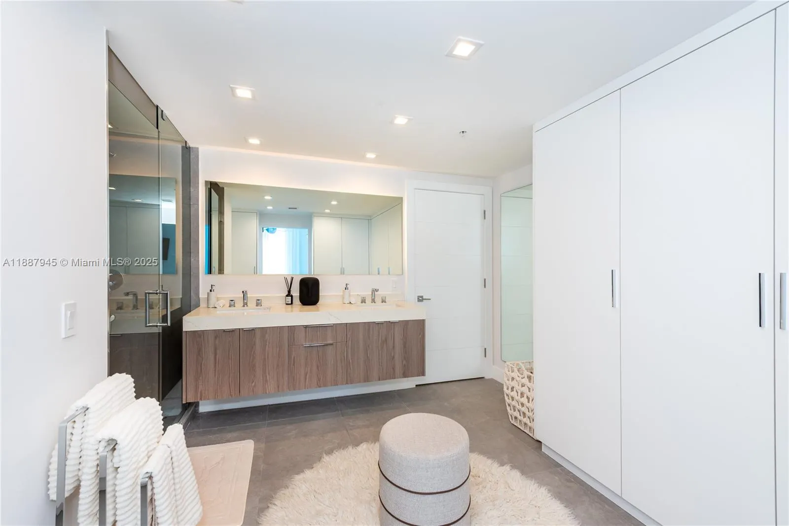 3801 Collins Ave, #1502