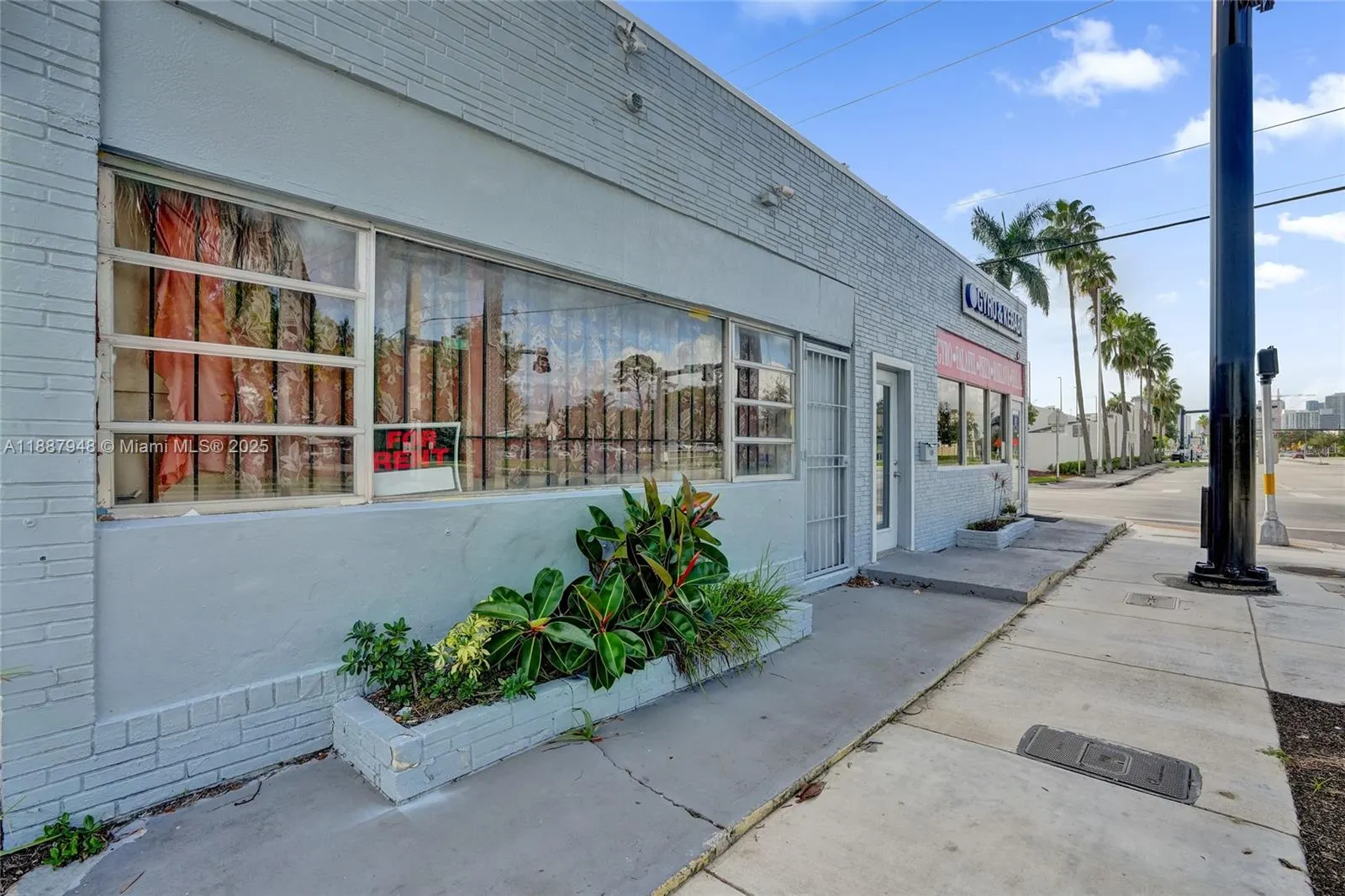 1100 NE 4th Ave, #1-2