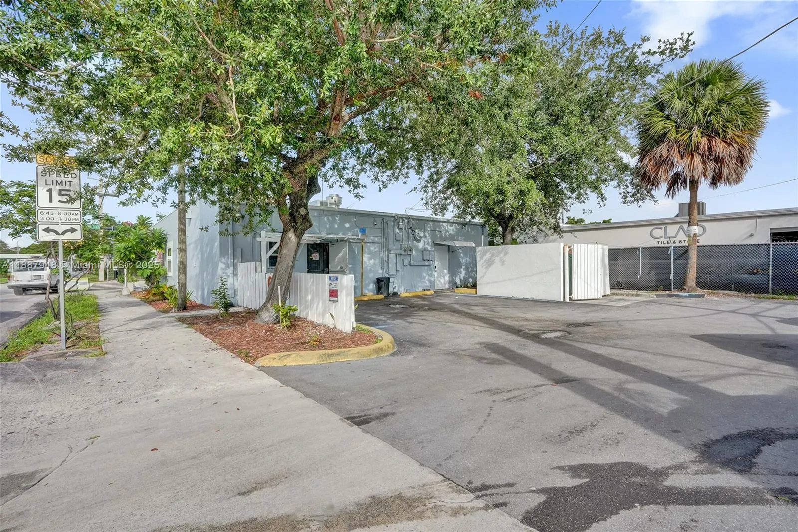 1100 NE 4th Ave, #1-2
