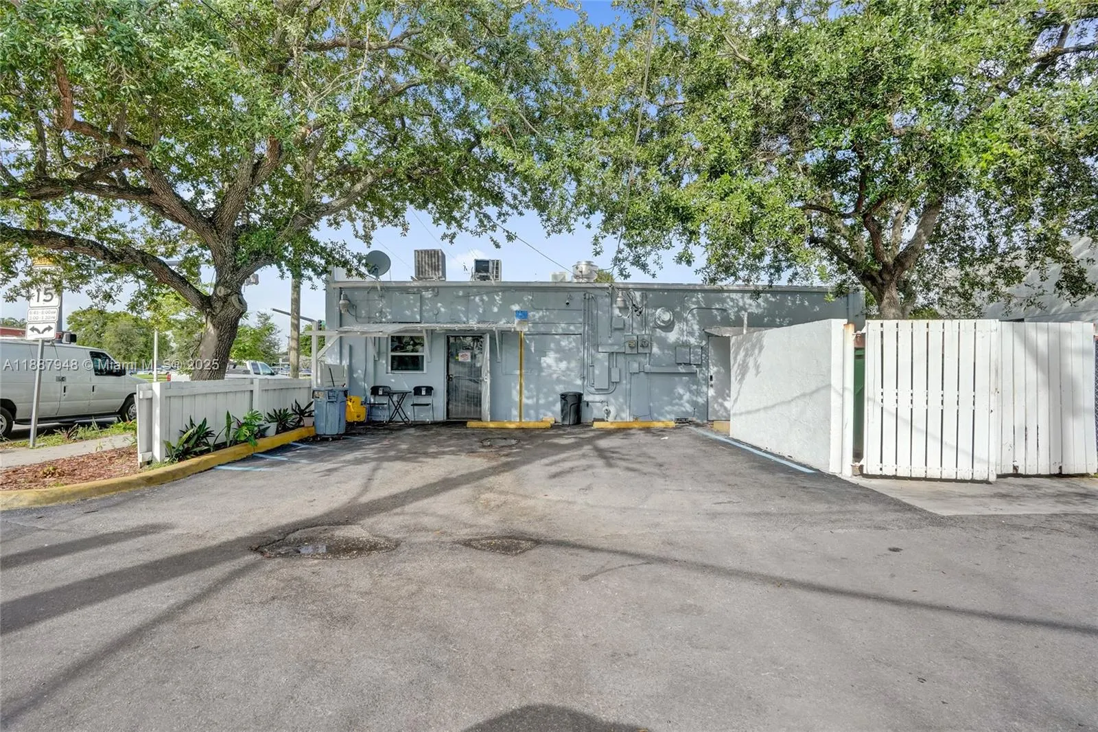 1100 NE 4th Ave, #1-2