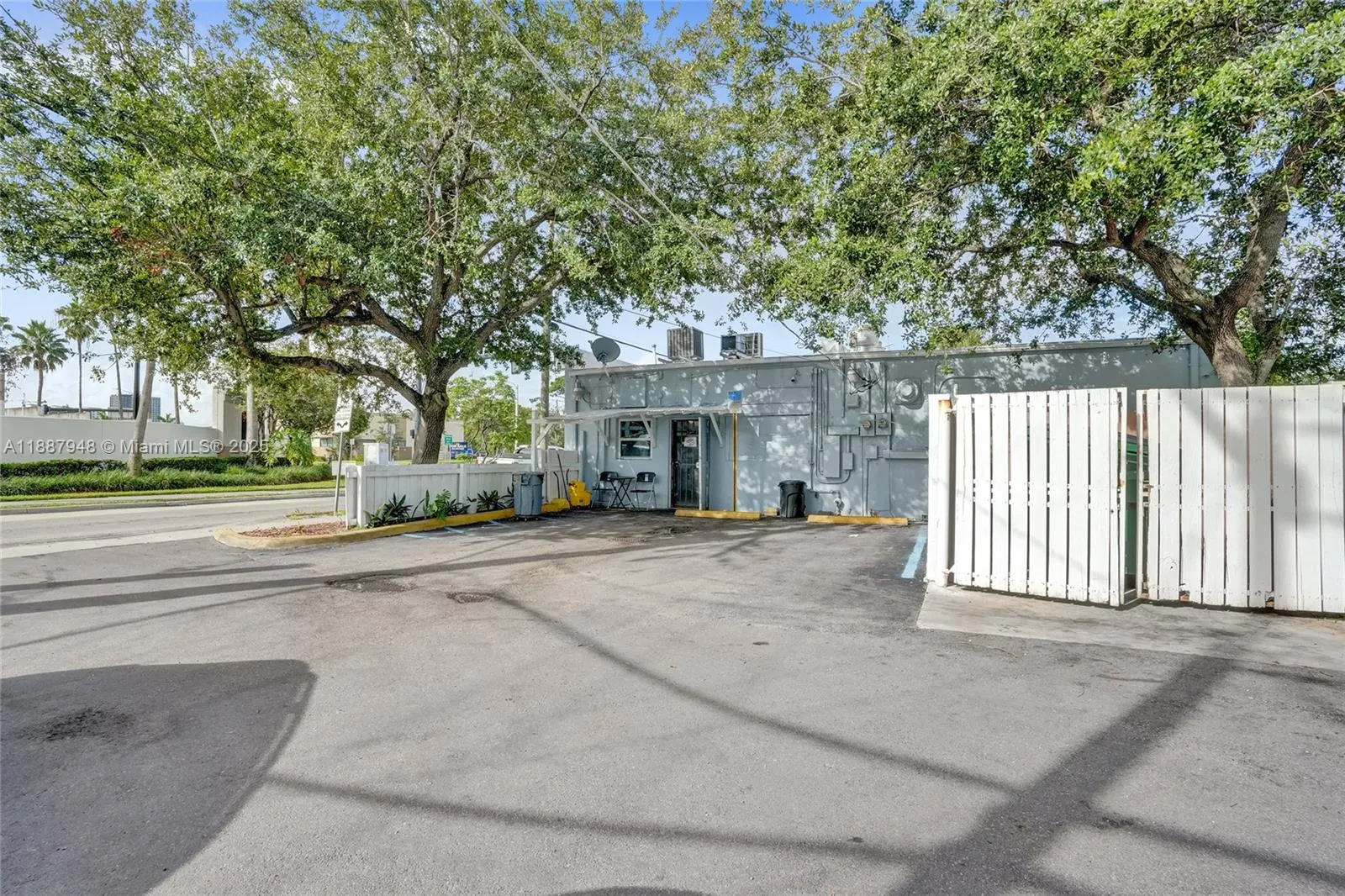 1100 NE 4th Ave, #1-2