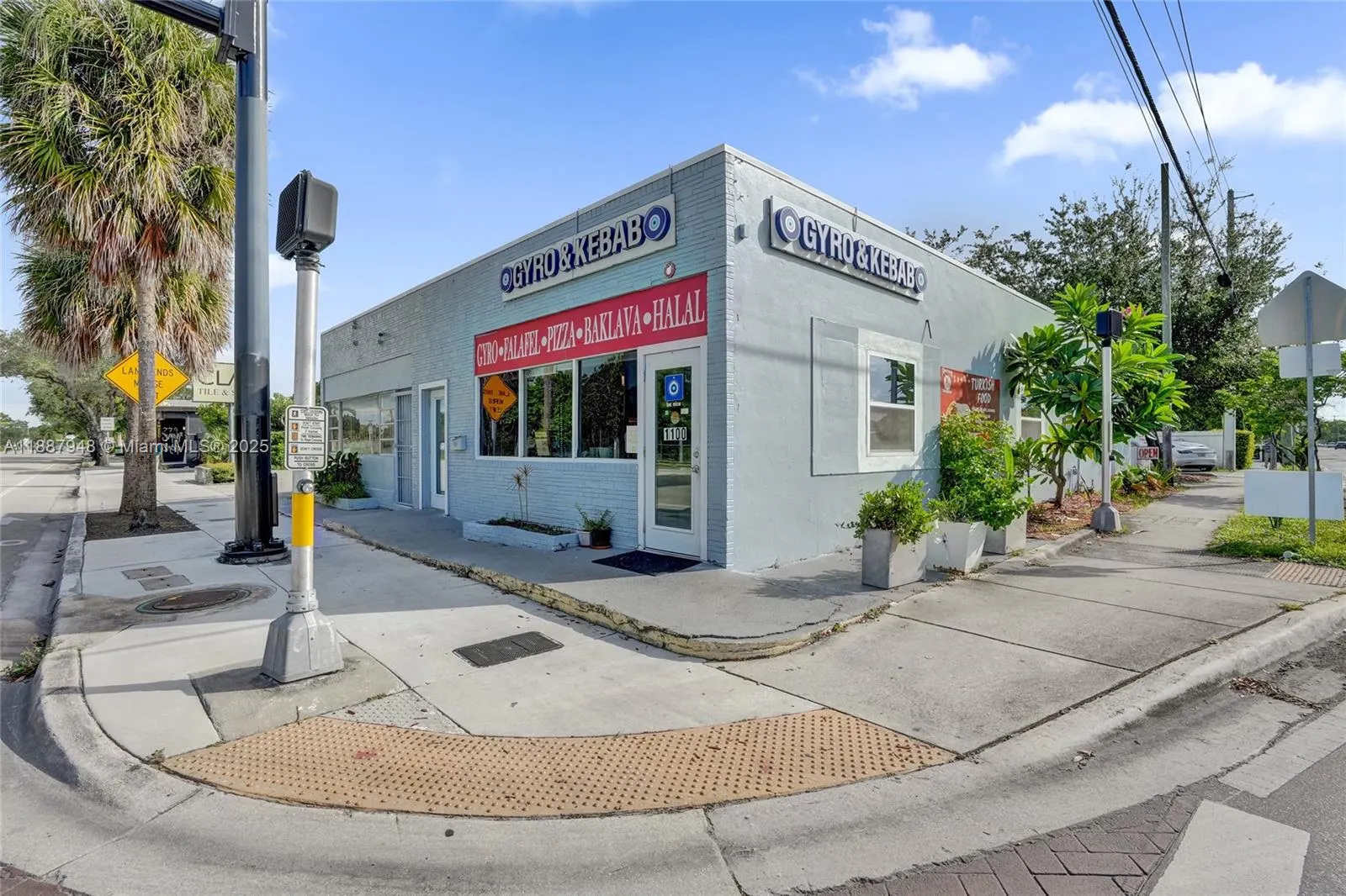 1100 NE 4th Ave, #1-2