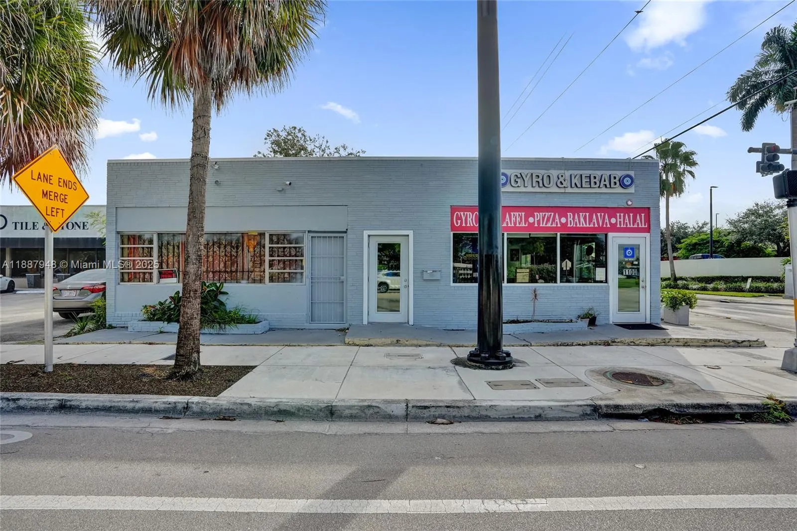 1100 NE 4th Ave, #1-2