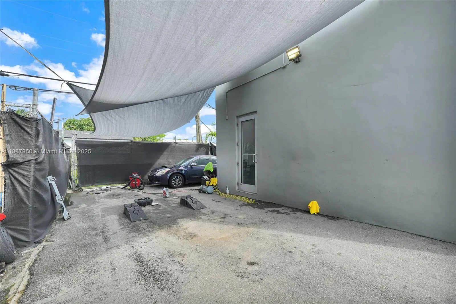 9621 NW 27th Ave
