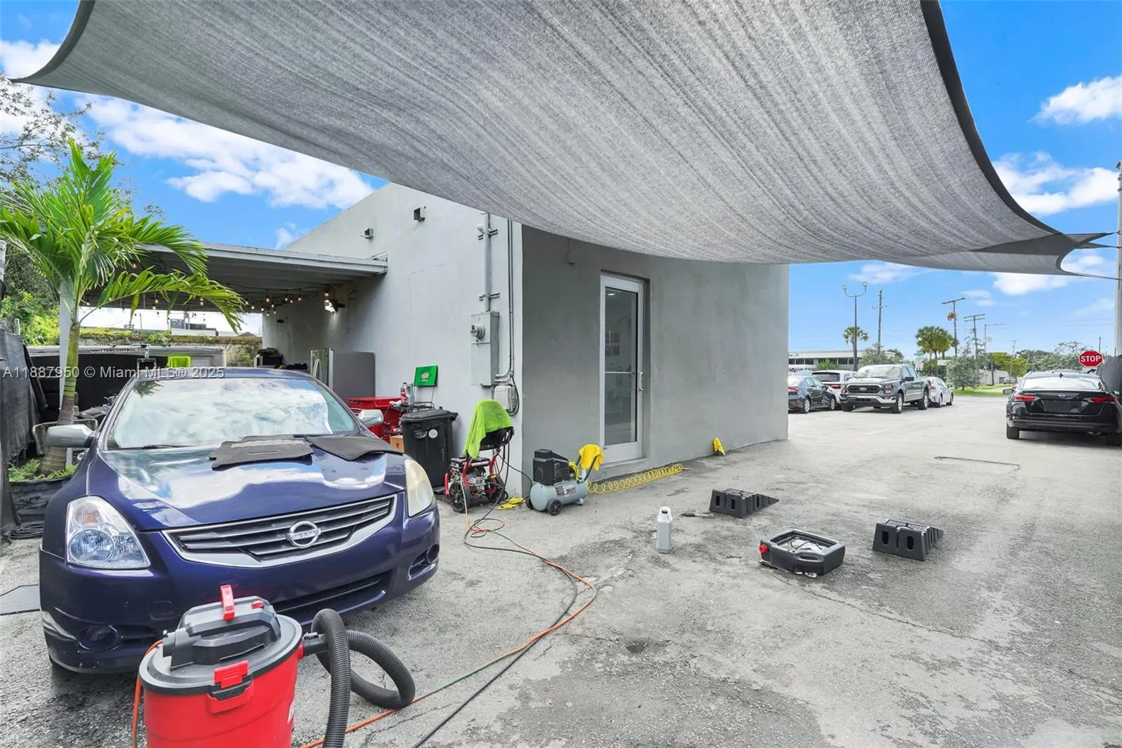 9621 NW 27th Ave