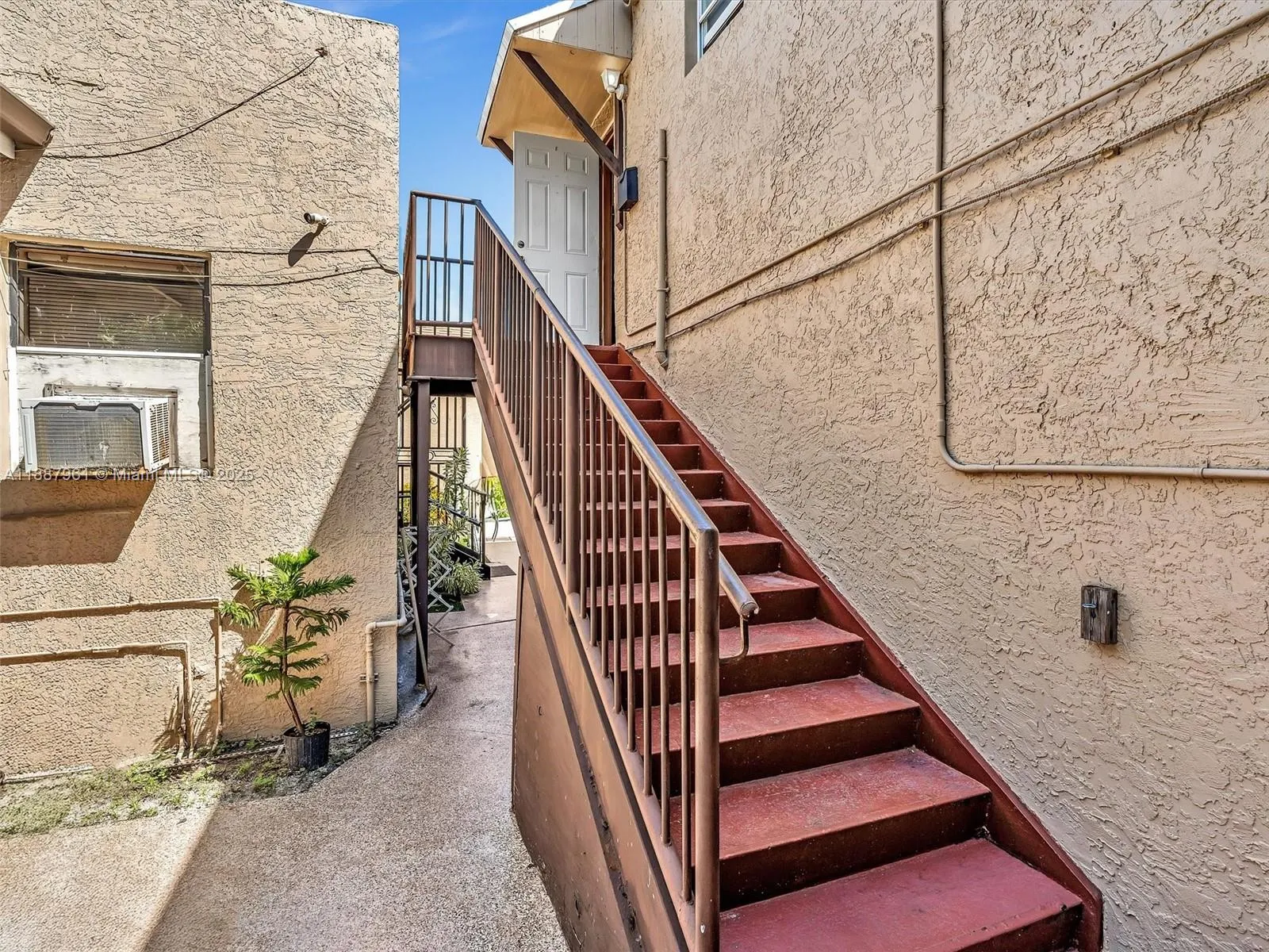 520 NW 49th St