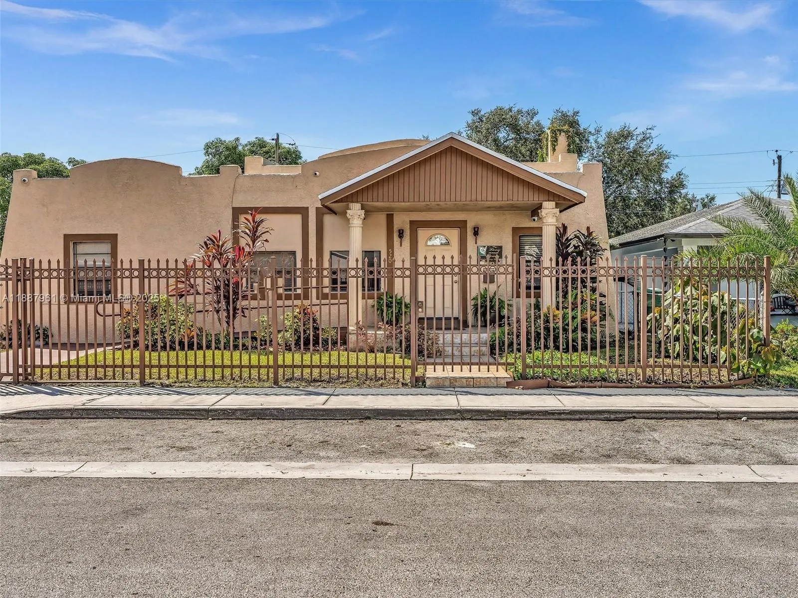 520 NW 49th St