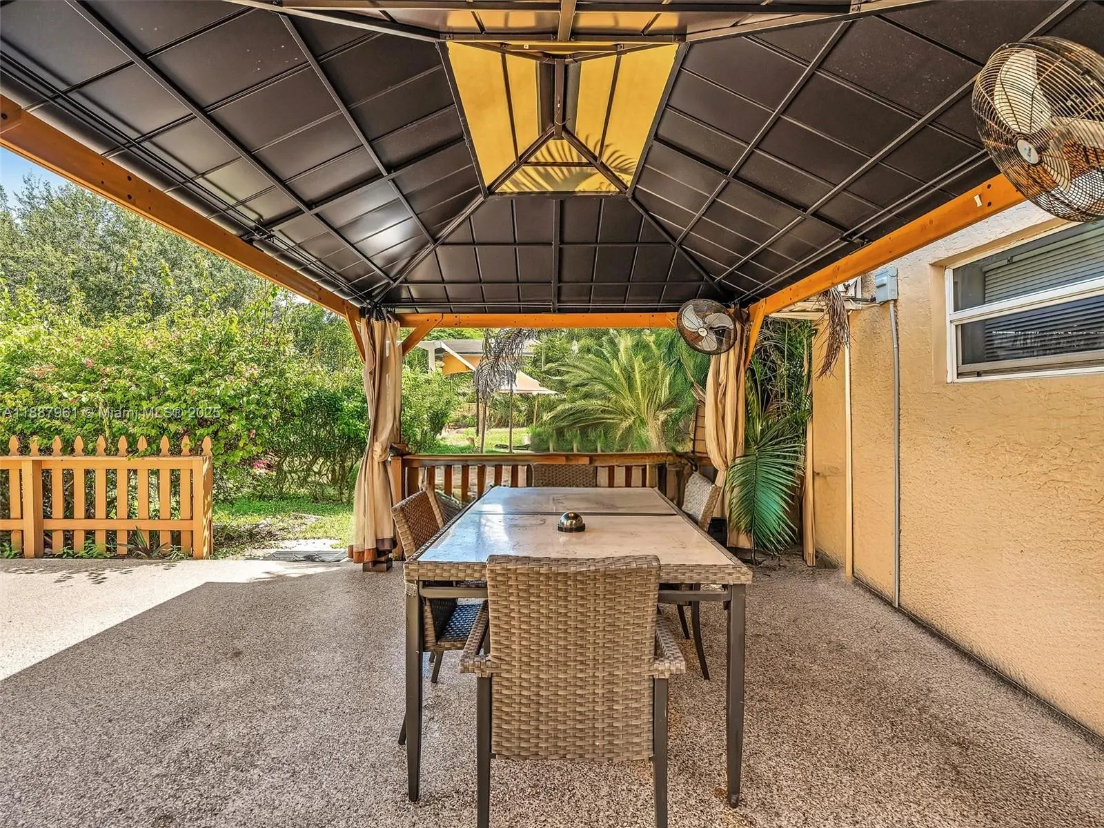 520 NW 49th St