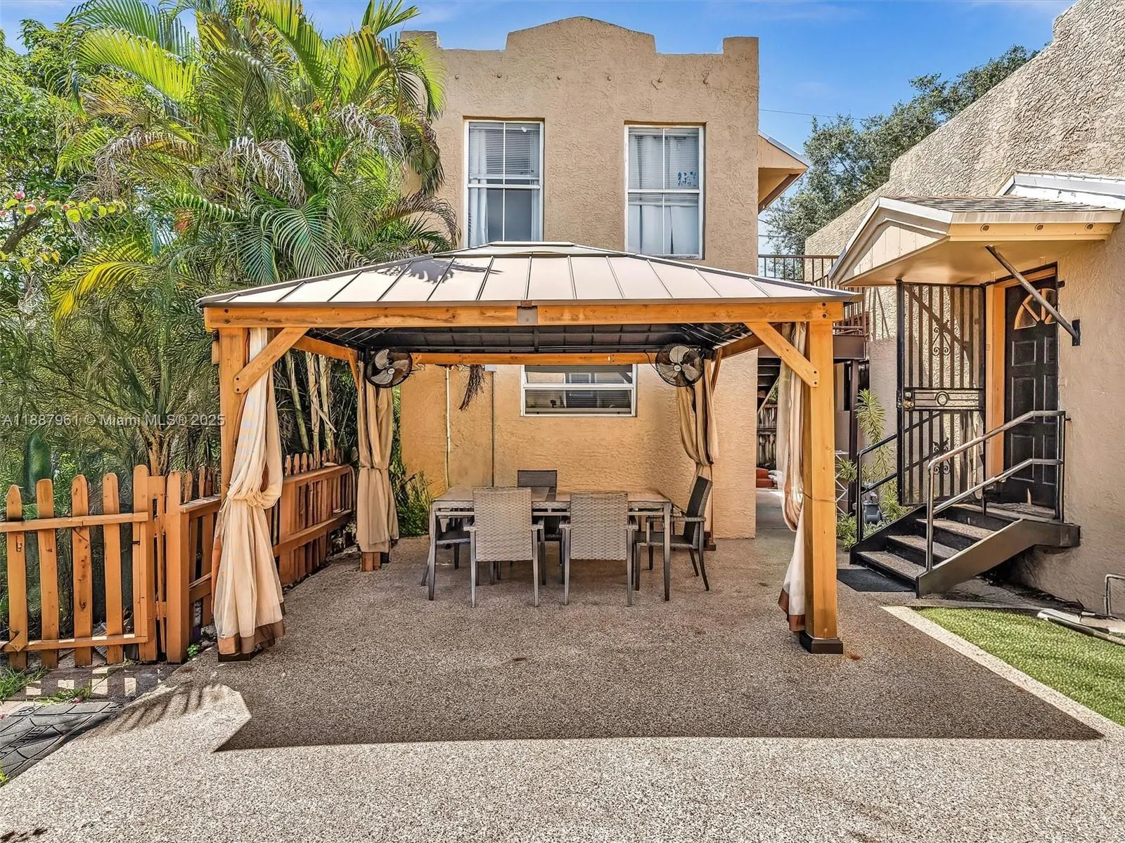 520 NW 49th St