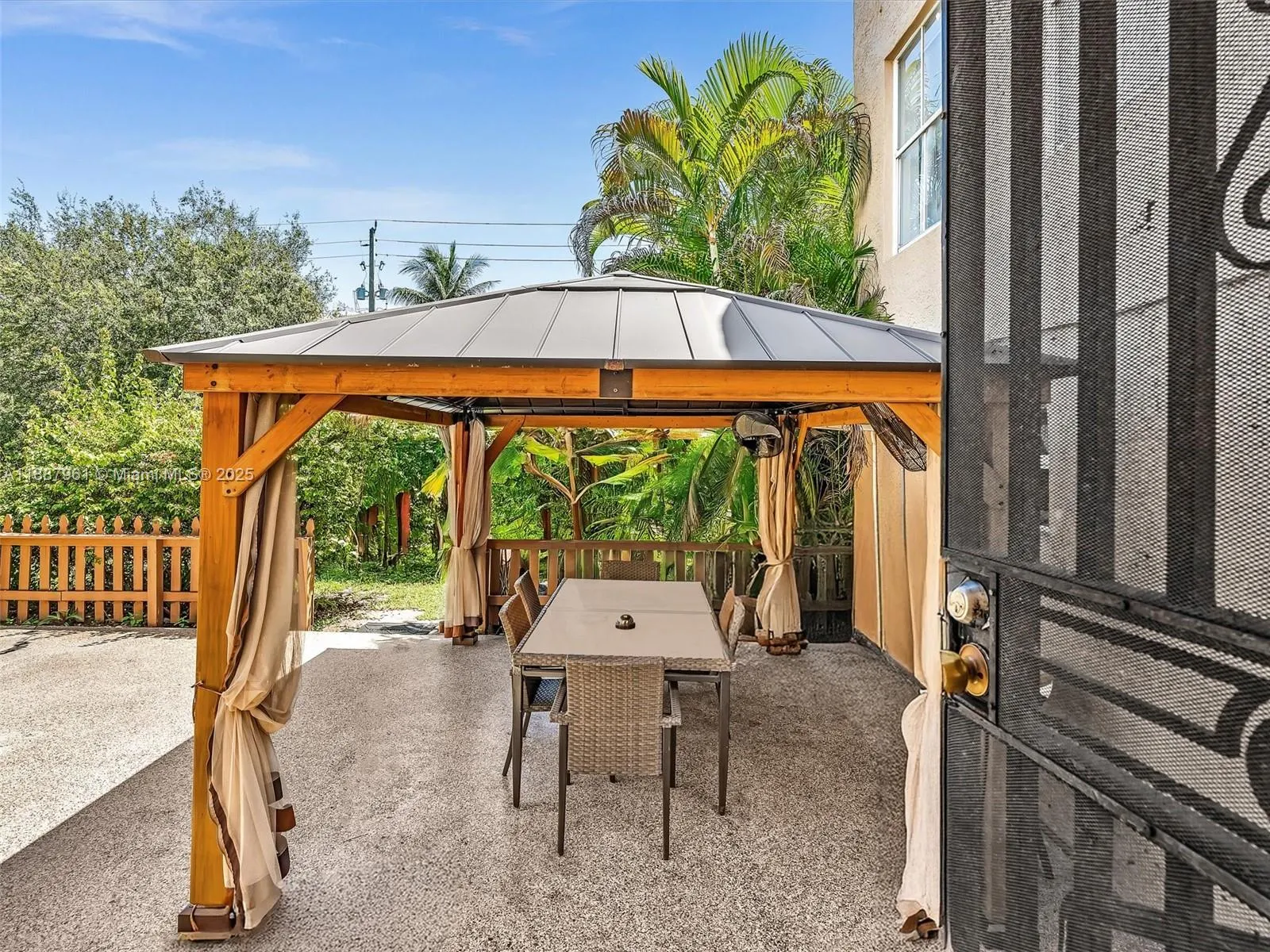 520 NW 49th St