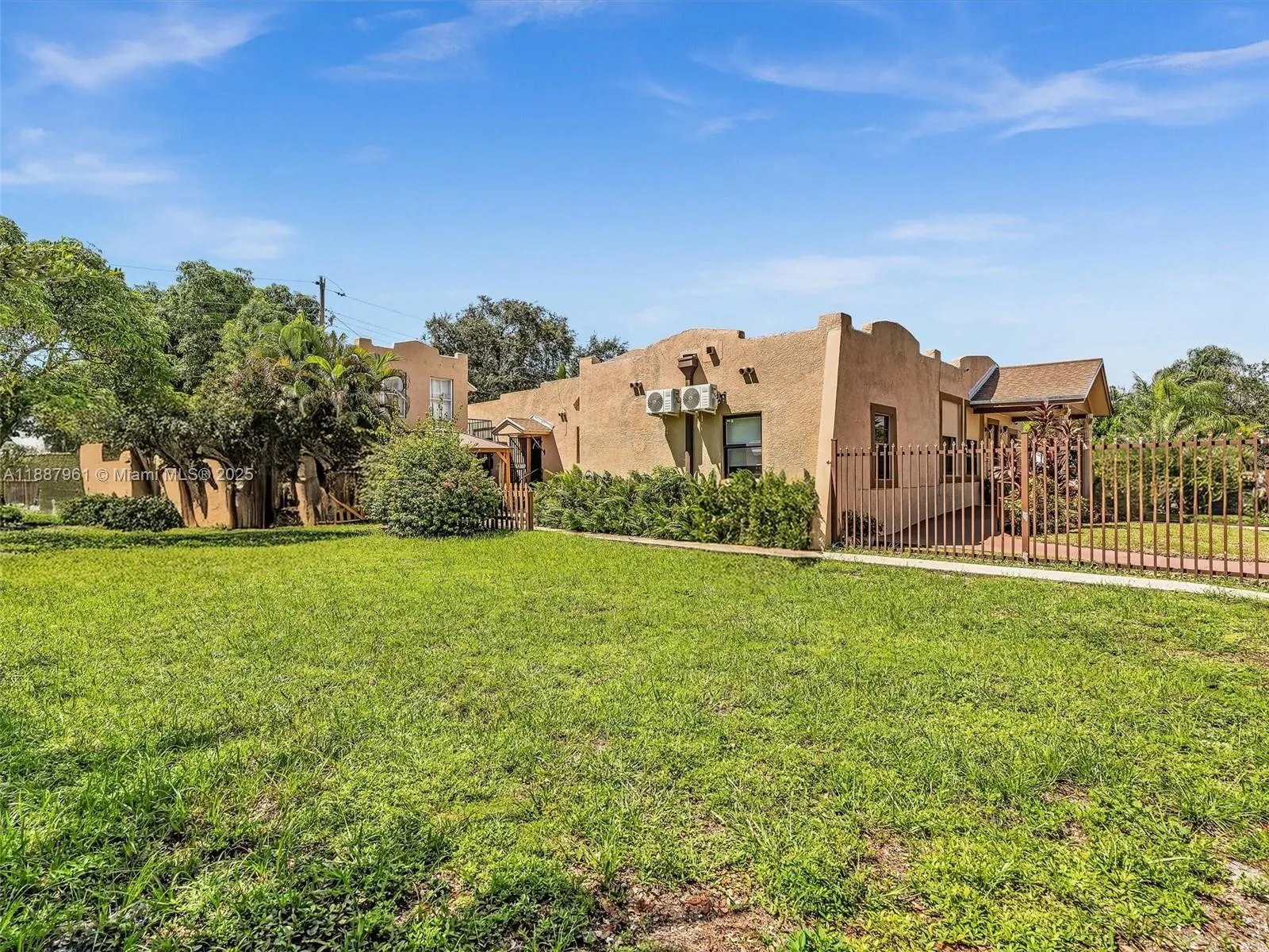 520 NW 49th St