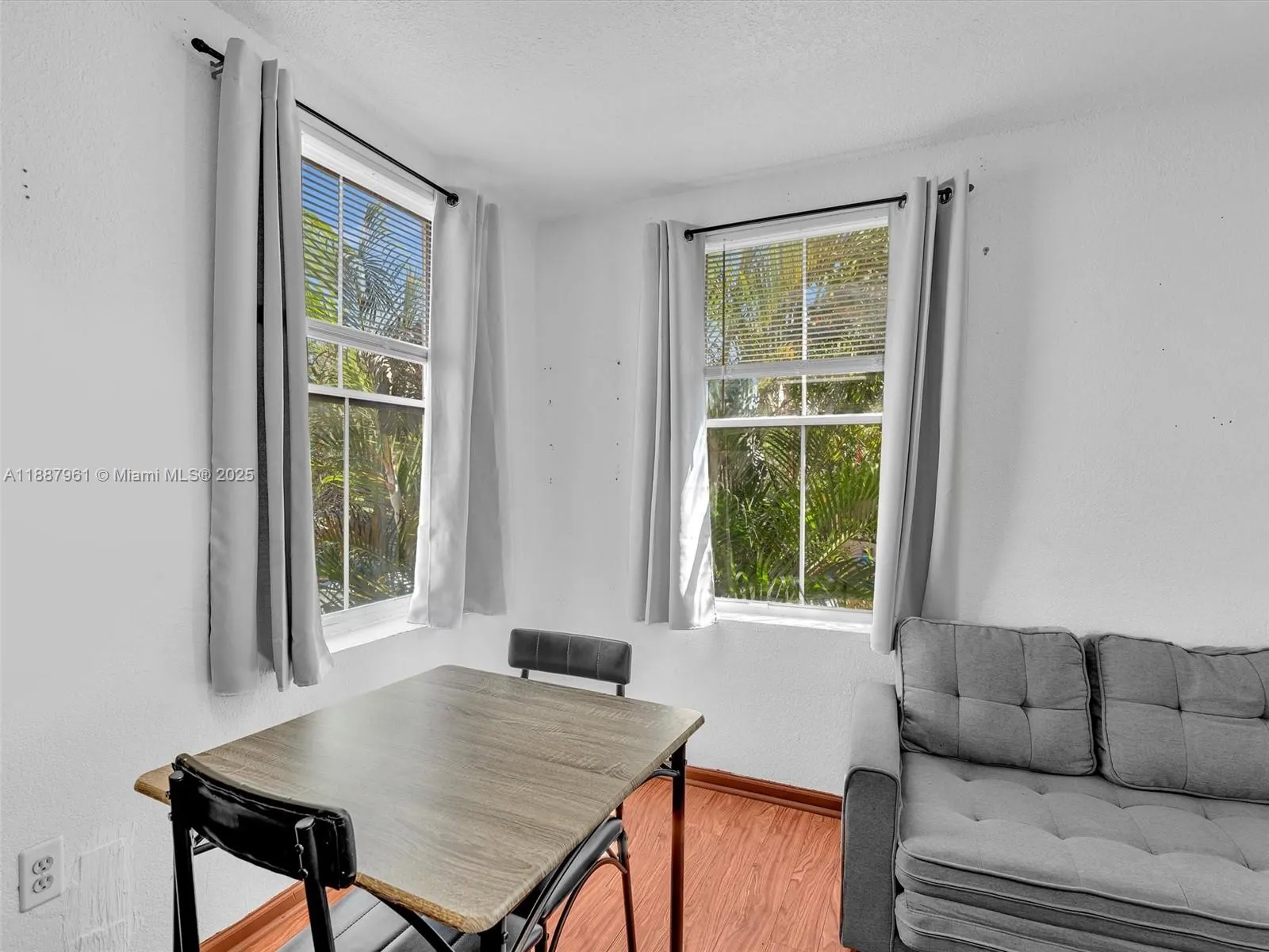 520 NW 49th St