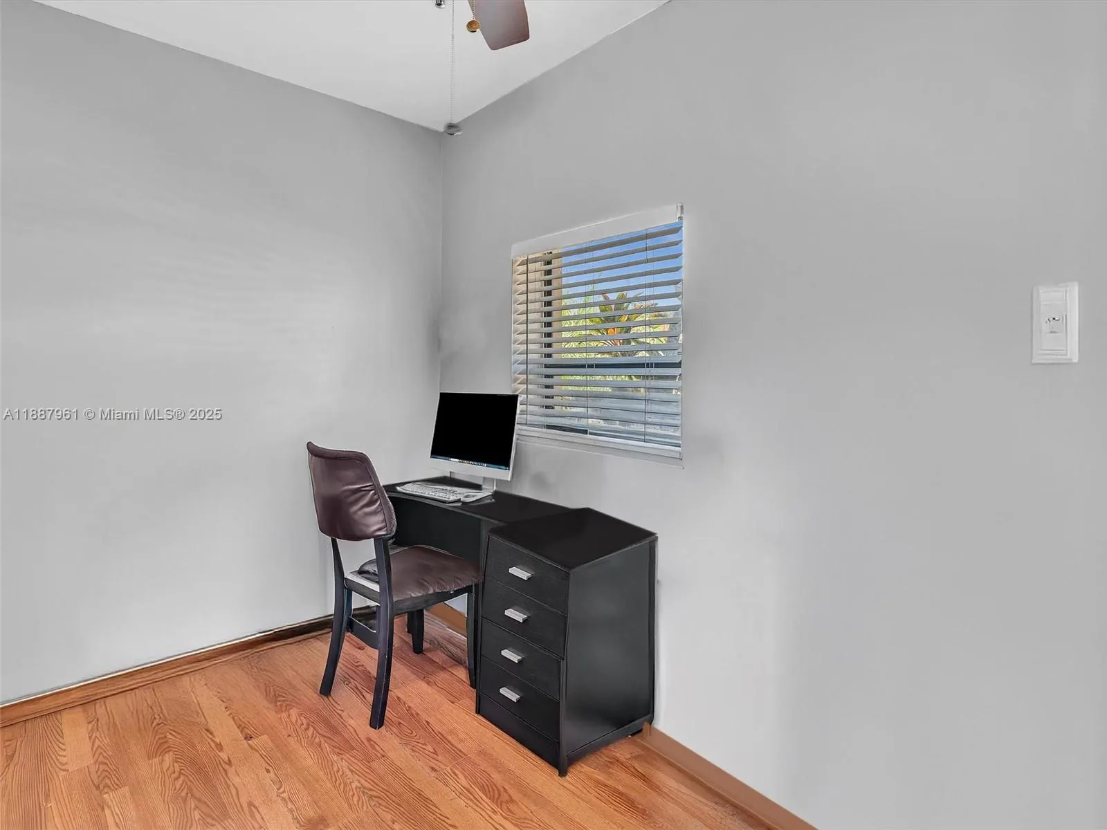 520 NW 49th St