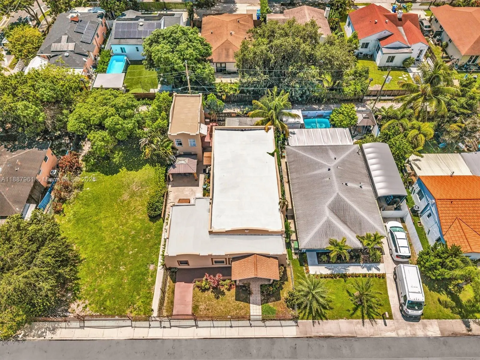 520 NW 49th St