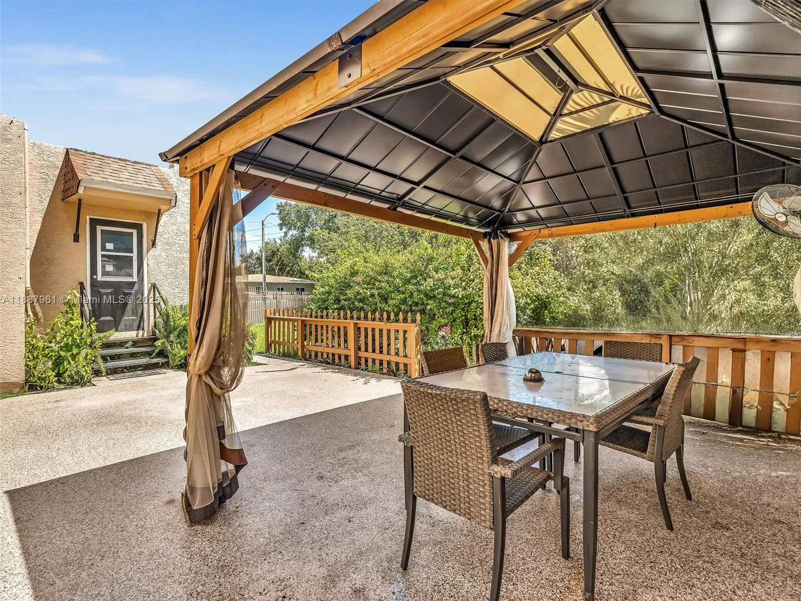 520 NW 49th St