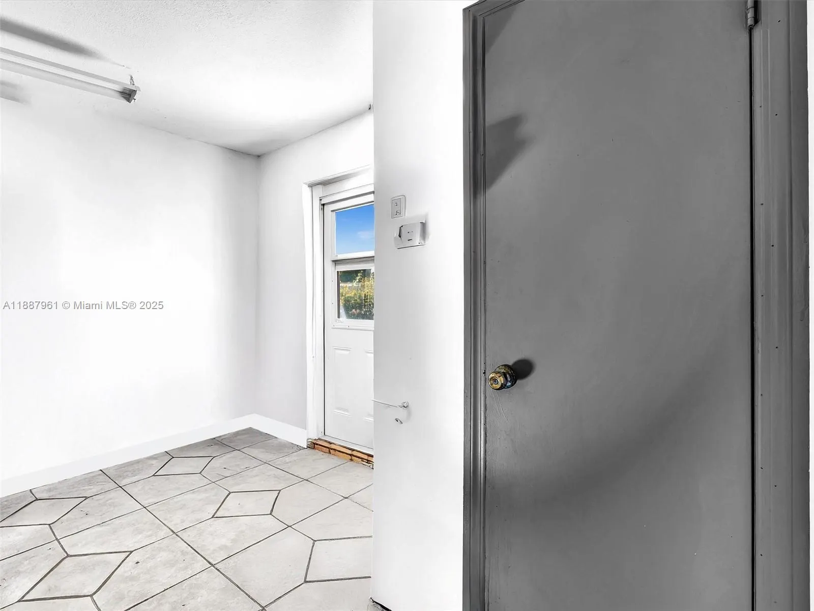 520 NW 49th St