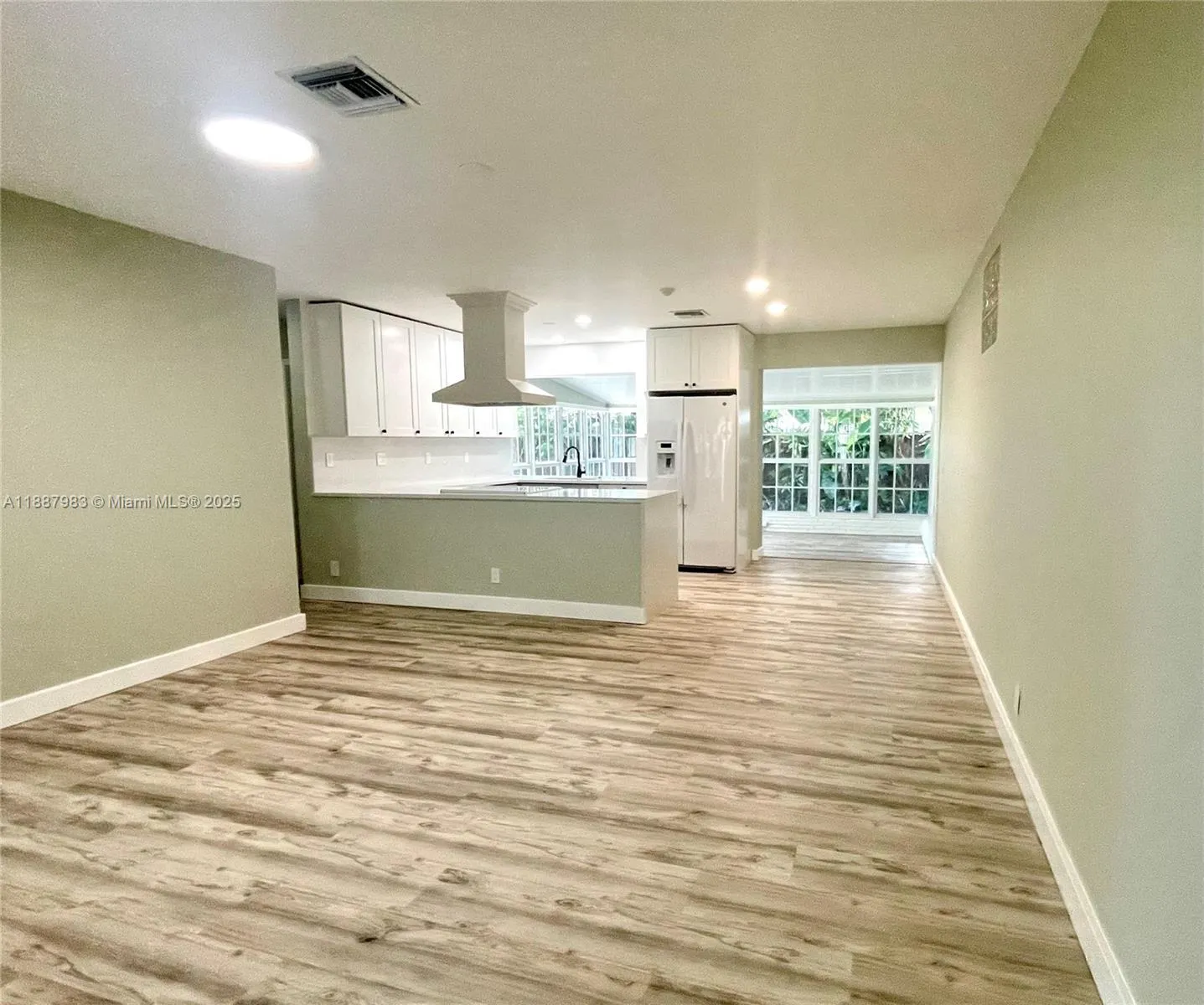 500 NE 27th Dr, #0