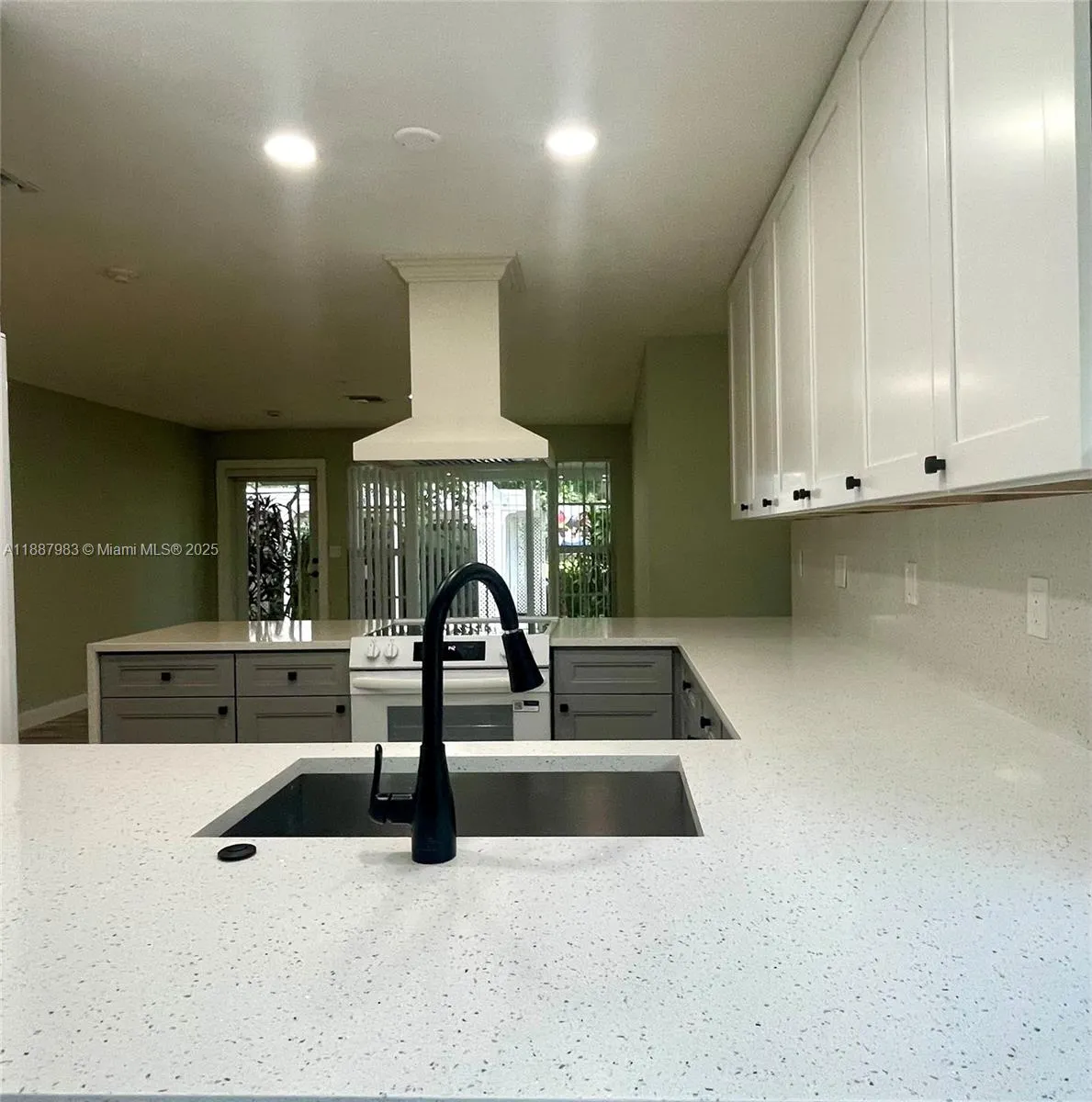 500 NE 27th Dr, #0