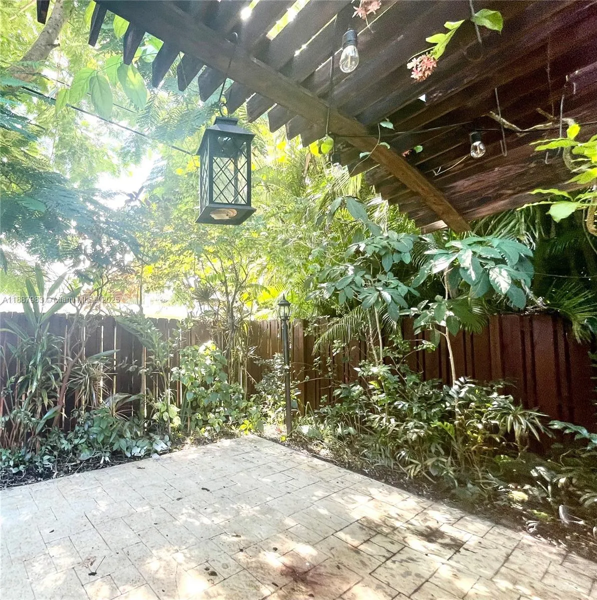 500 NE 27th Dr, #0