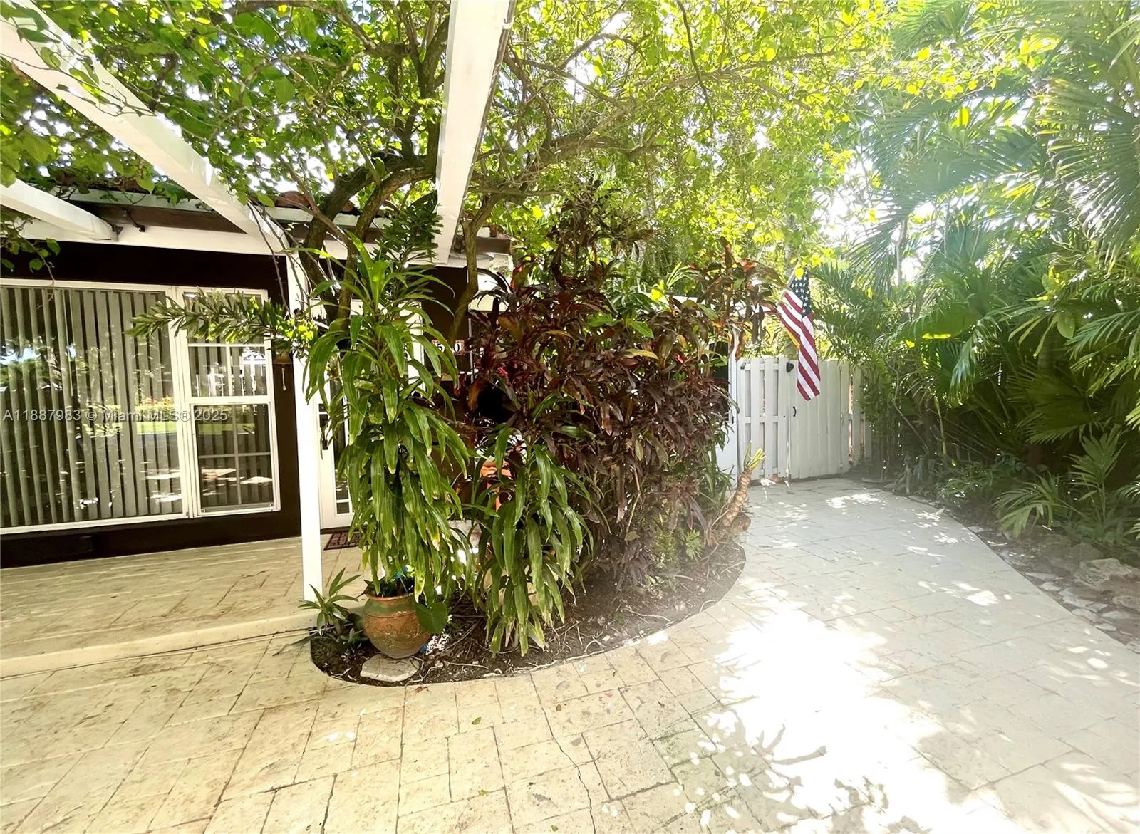 500 NE 27th Dr, #0